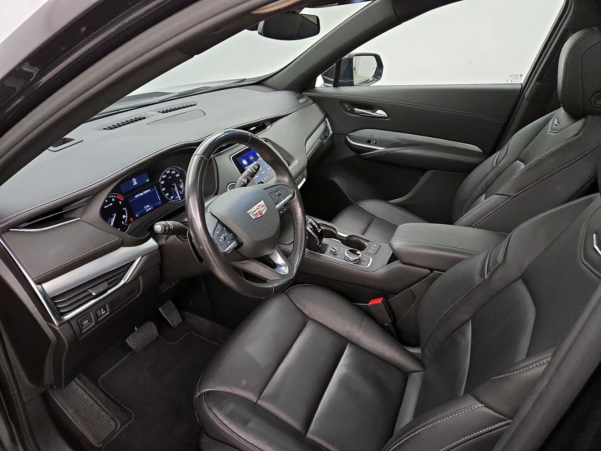 Thumbnail: 2023 Cadillac XT4 - 11