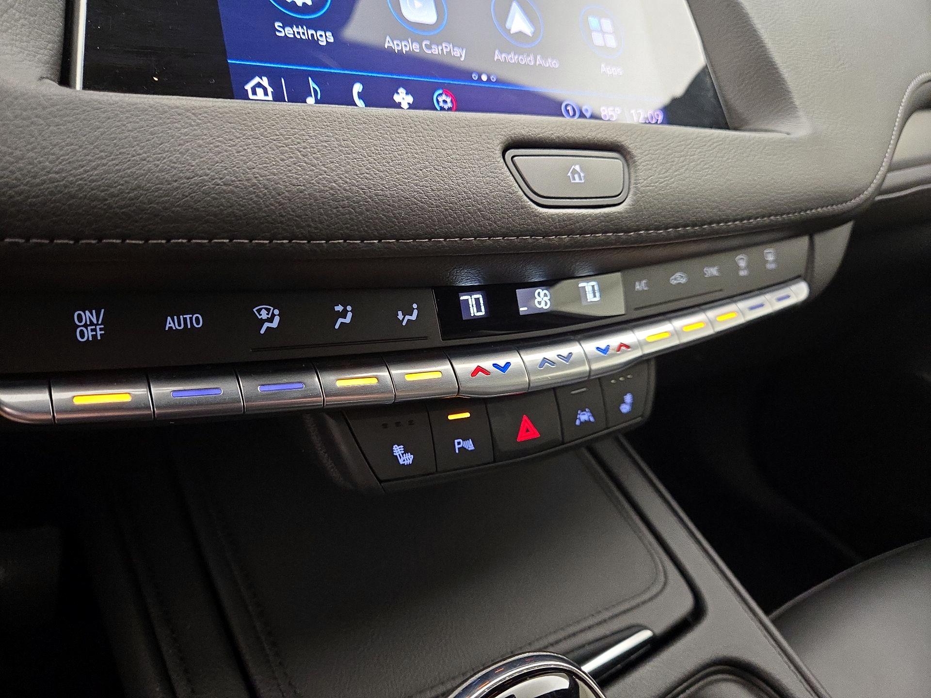 Thumbnail: 2023 Cadillac XT4 - 16