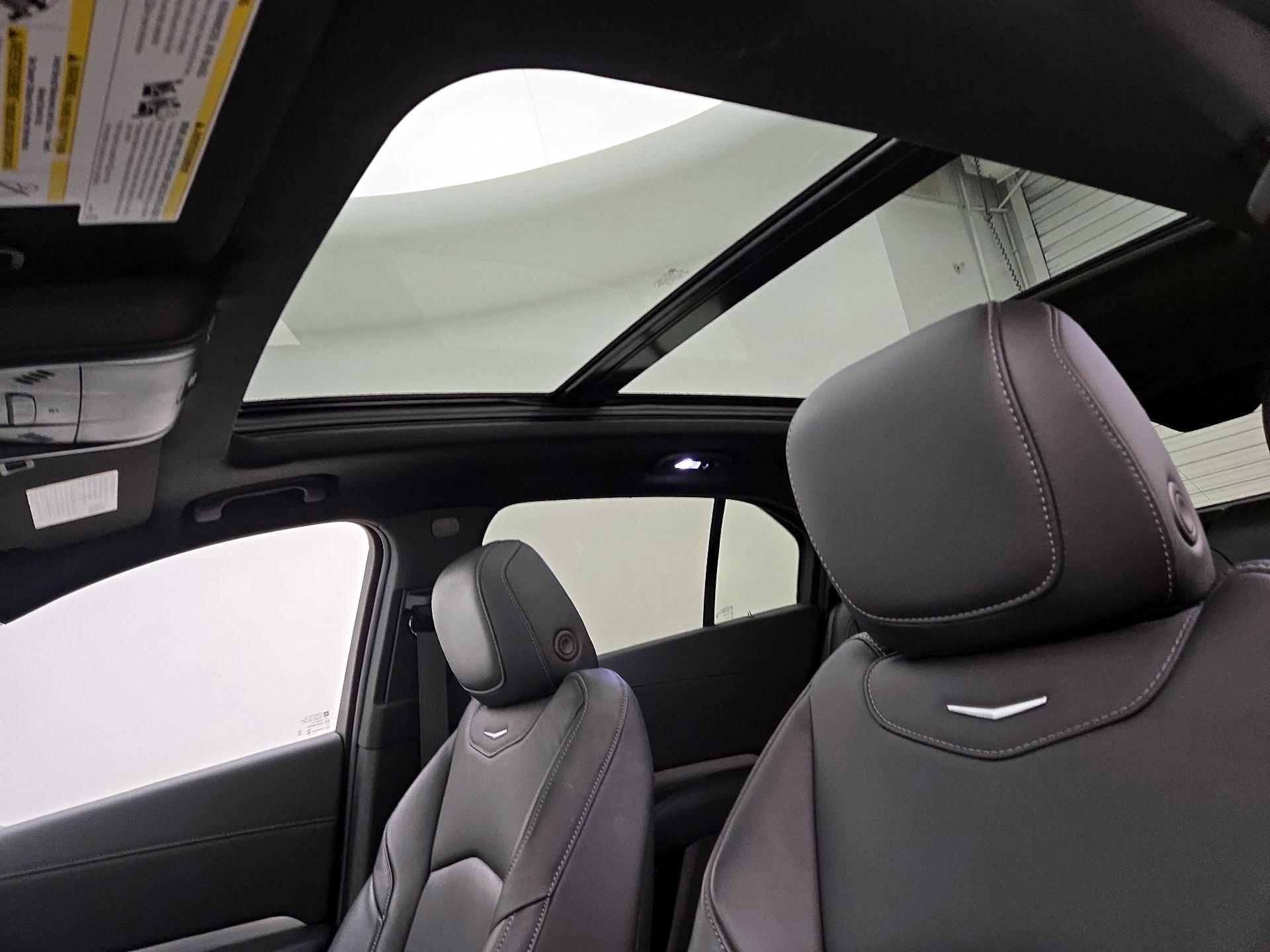 Thumbnail: 2023 Cadillac XT4 - 19