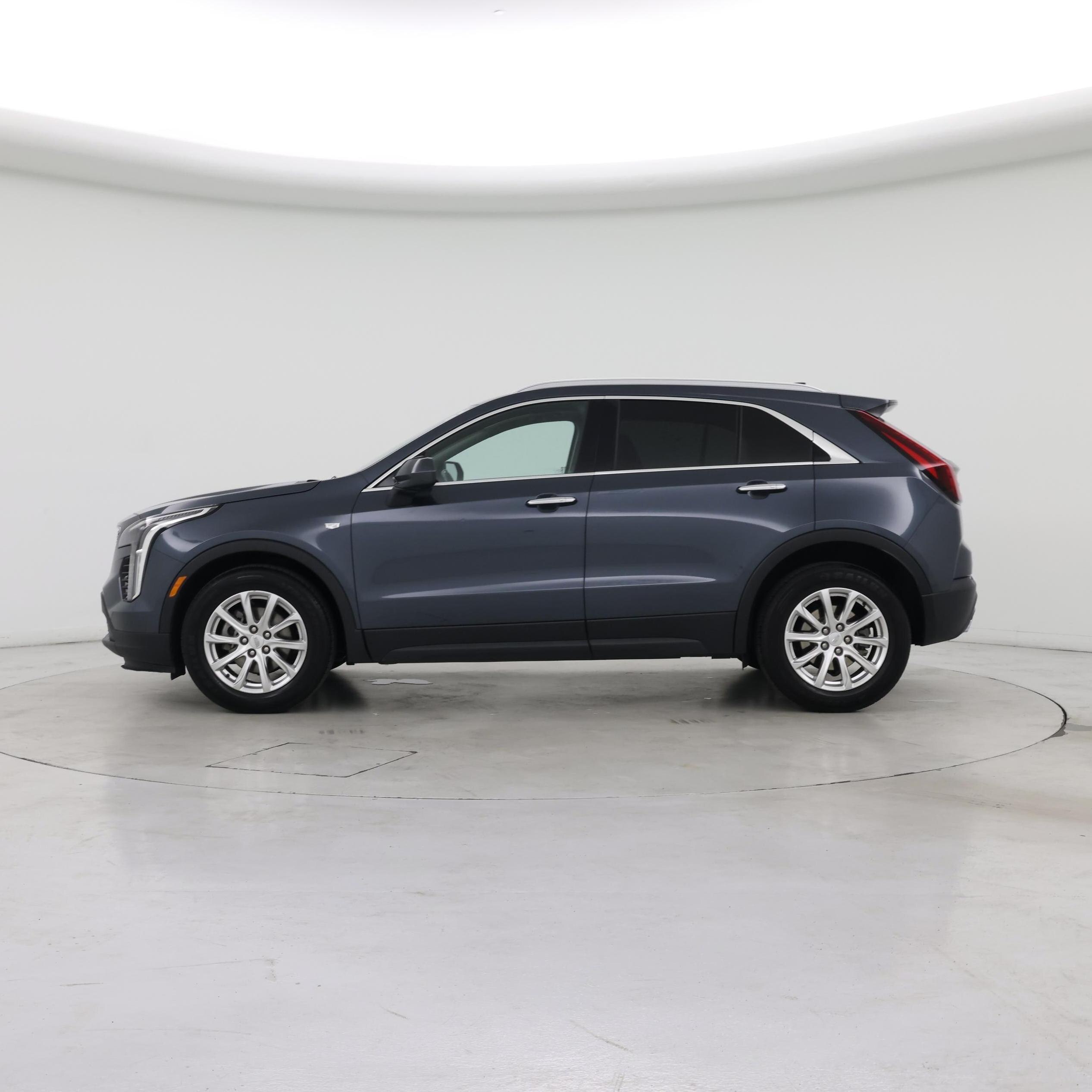 Thumbnail: 2019 Cadillac XT4 - 3