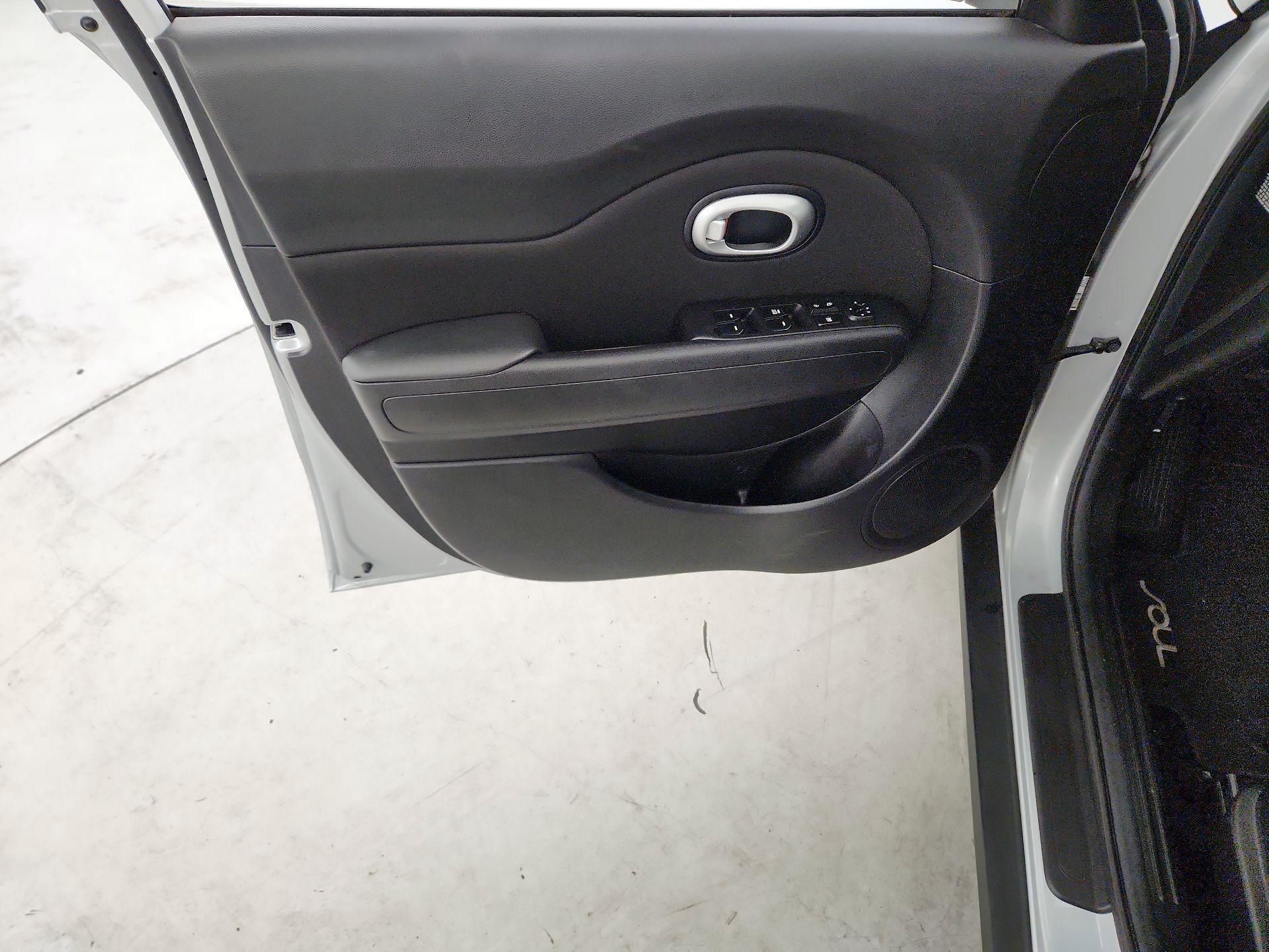 Thumbnail: 2016 Kia Soul - 12