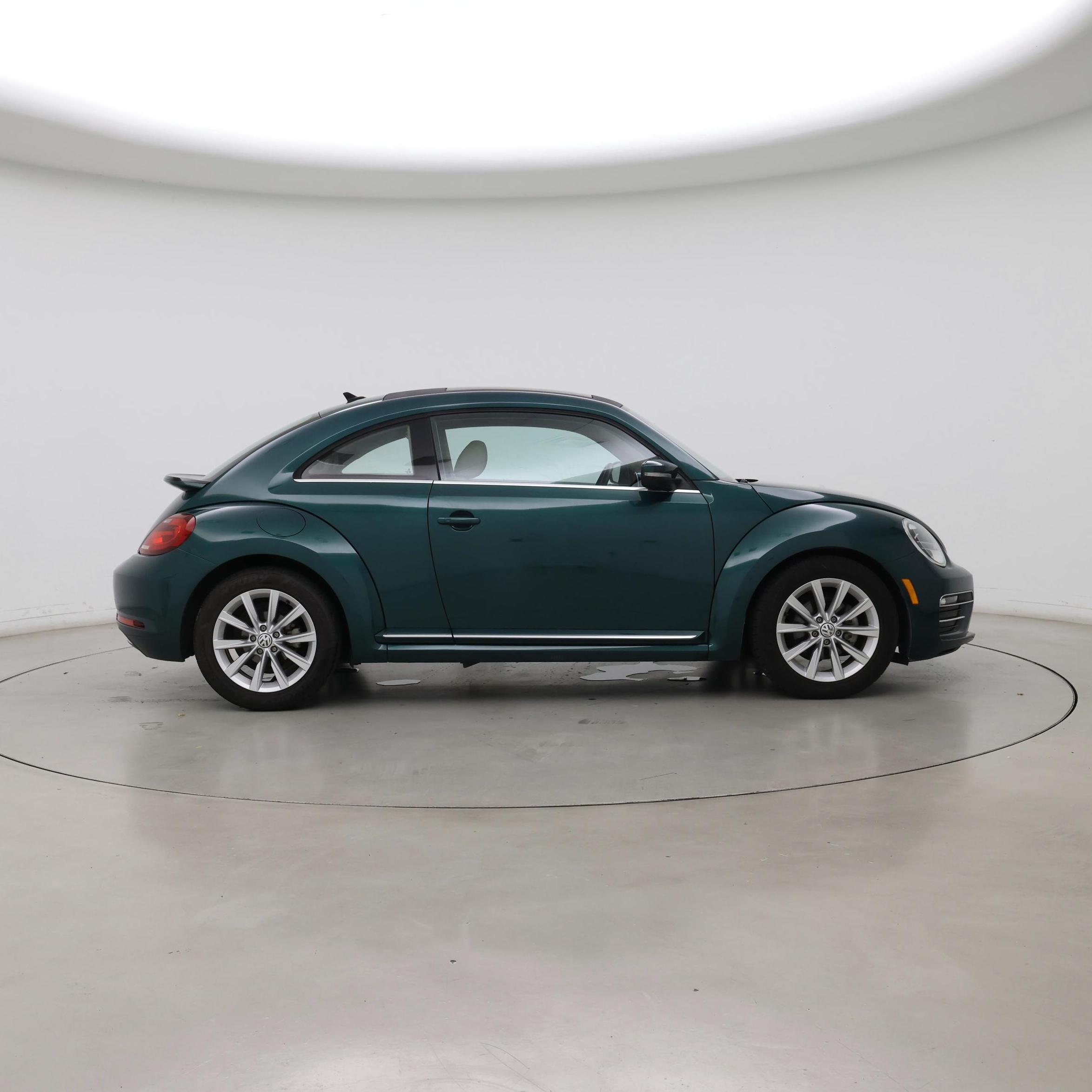Thumbnail: 2018 Volkswagen Beetle - 7