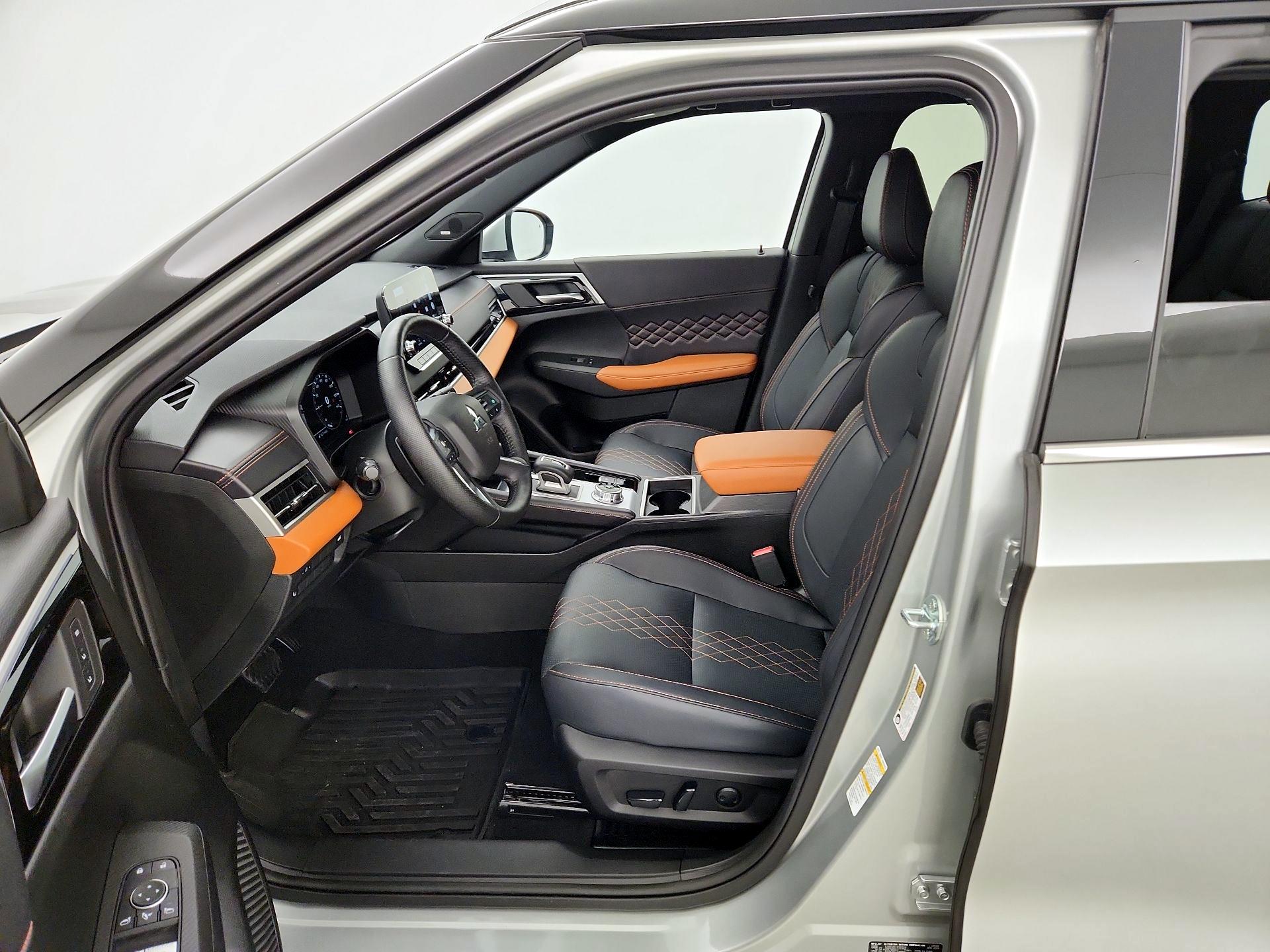 Thumbnail: 2024 Mitsubishi Outlander - 11