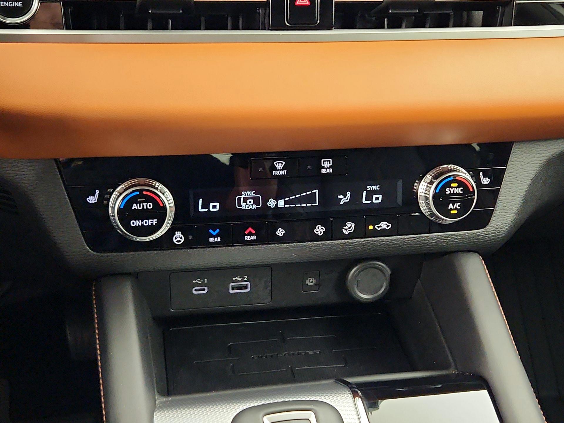 Thumbnail: 2024 Mitsubishi Outlander - 17