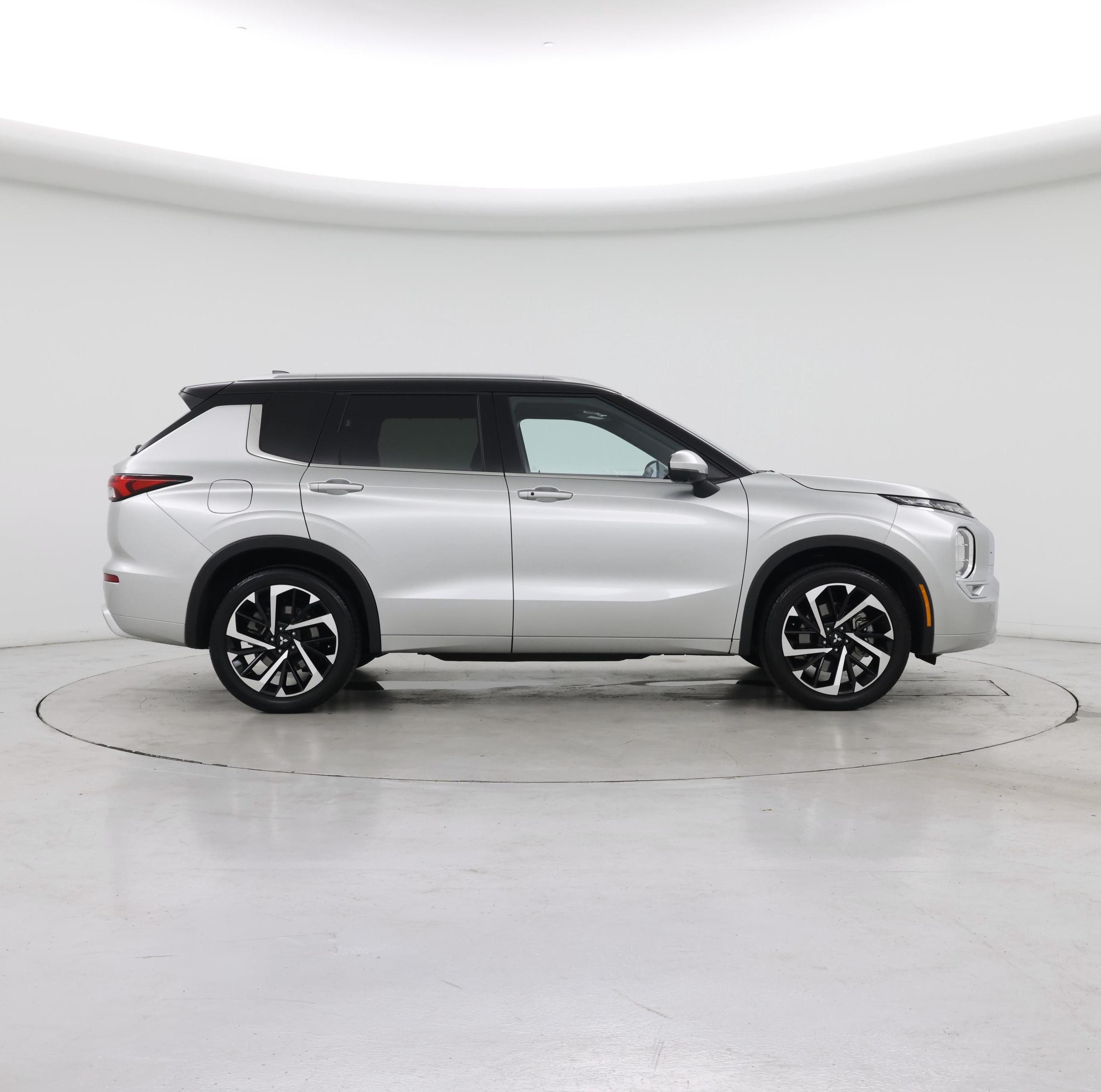Thumbnail: 2024 Mitsubishi Outlander - 7