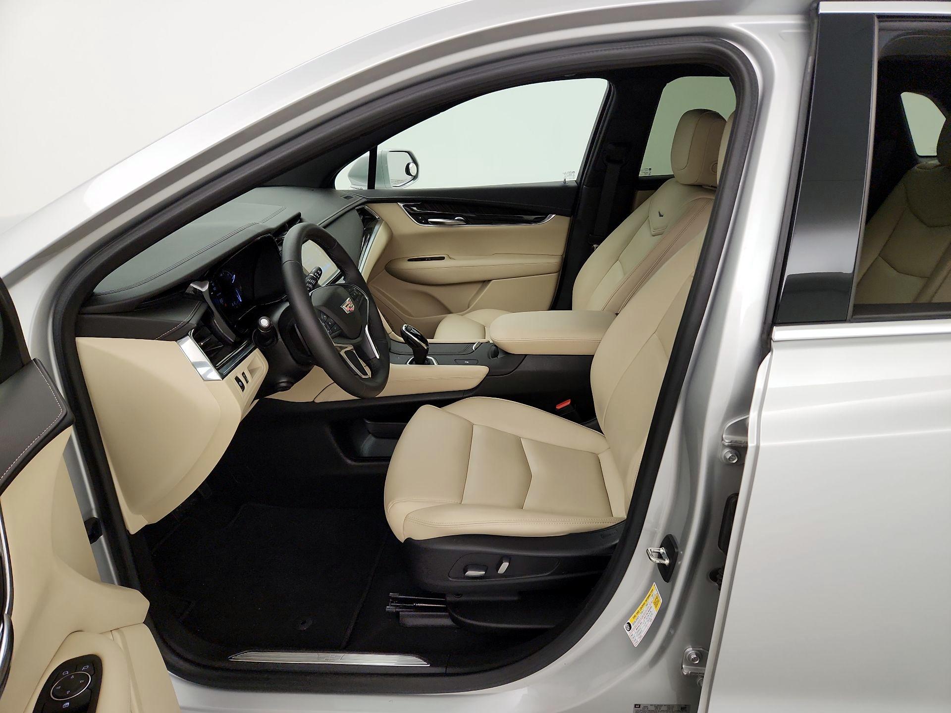 Thumbnail: 2017 Cadillac XT5 - 11