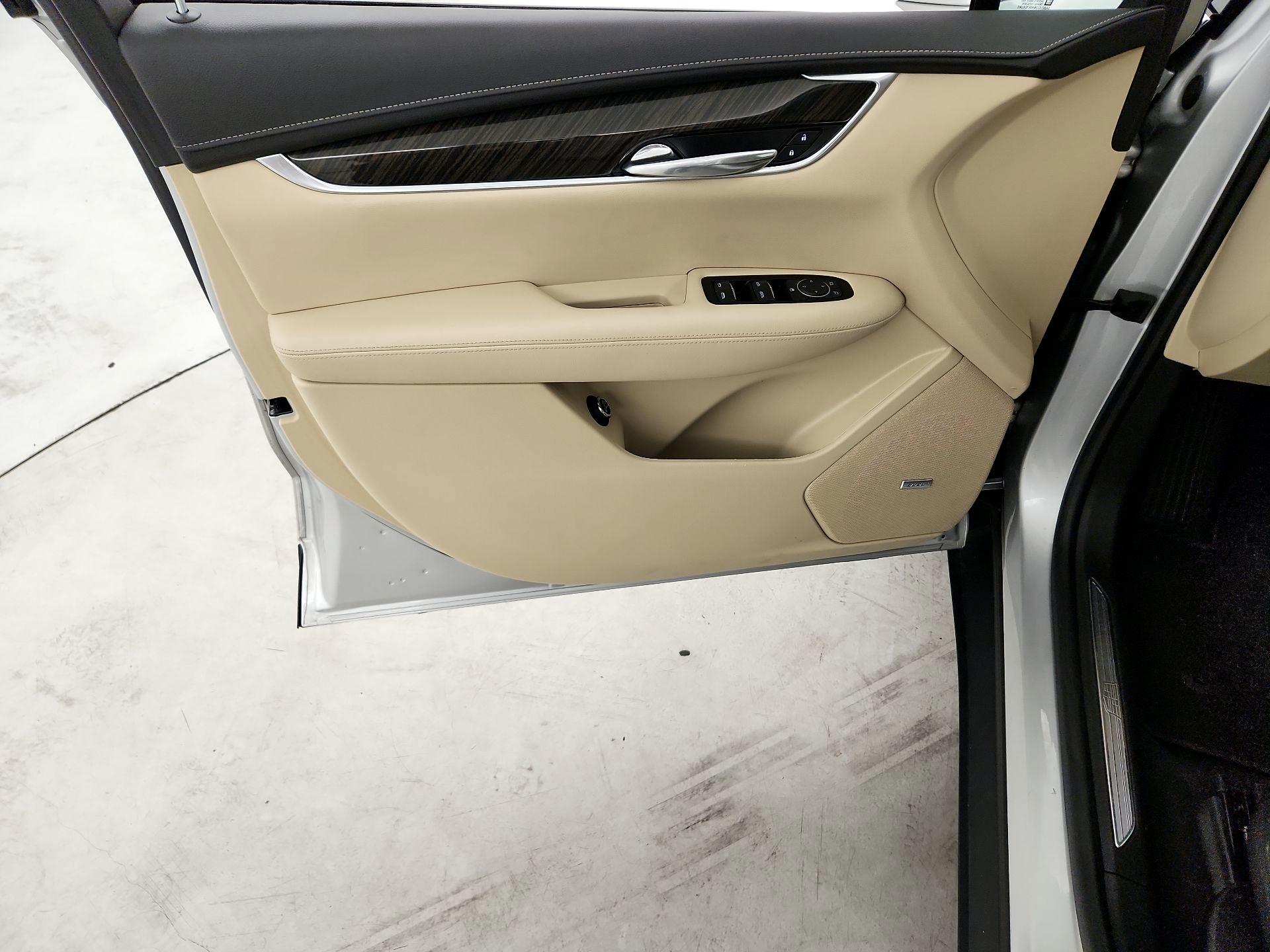Thumbnail: 2017 Cadillac XT5 - 12