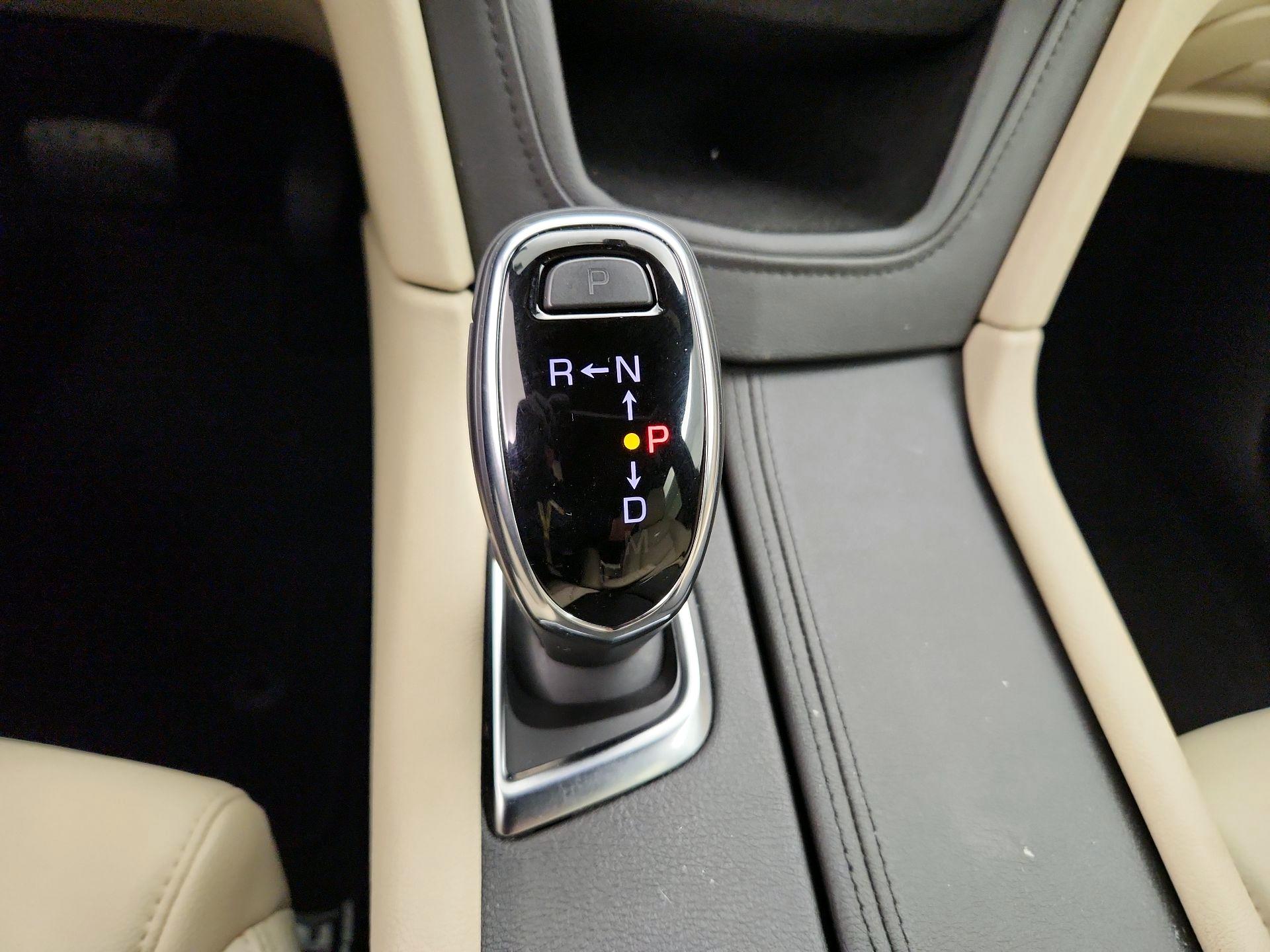 Thumbnail: 2017 Cadillac XT5 - 17