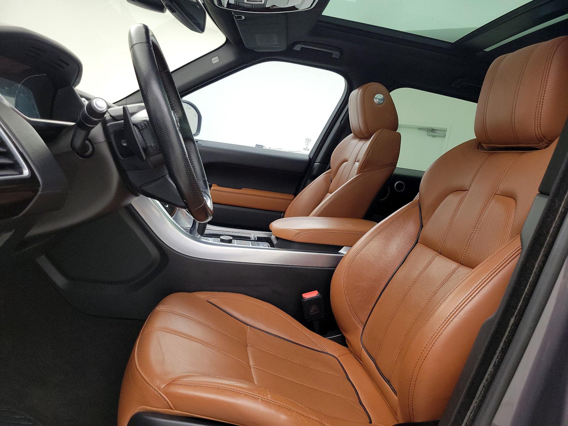 Thumbnail: 2016 Land Rover Range Rover Sport - 11