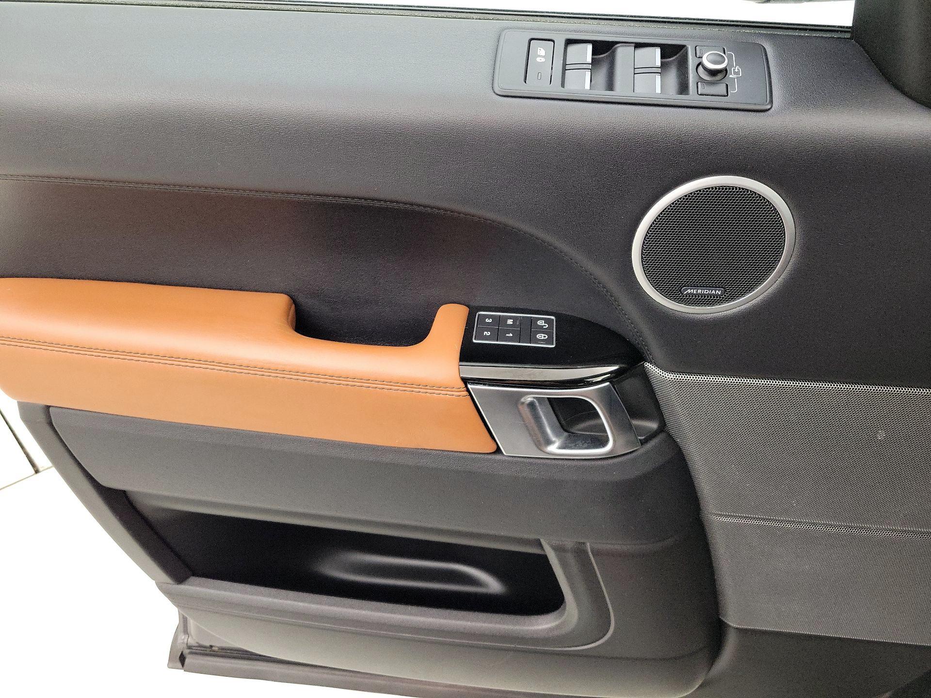 Thumbnail: 2016 Land Rover Range Rover Sport - 12