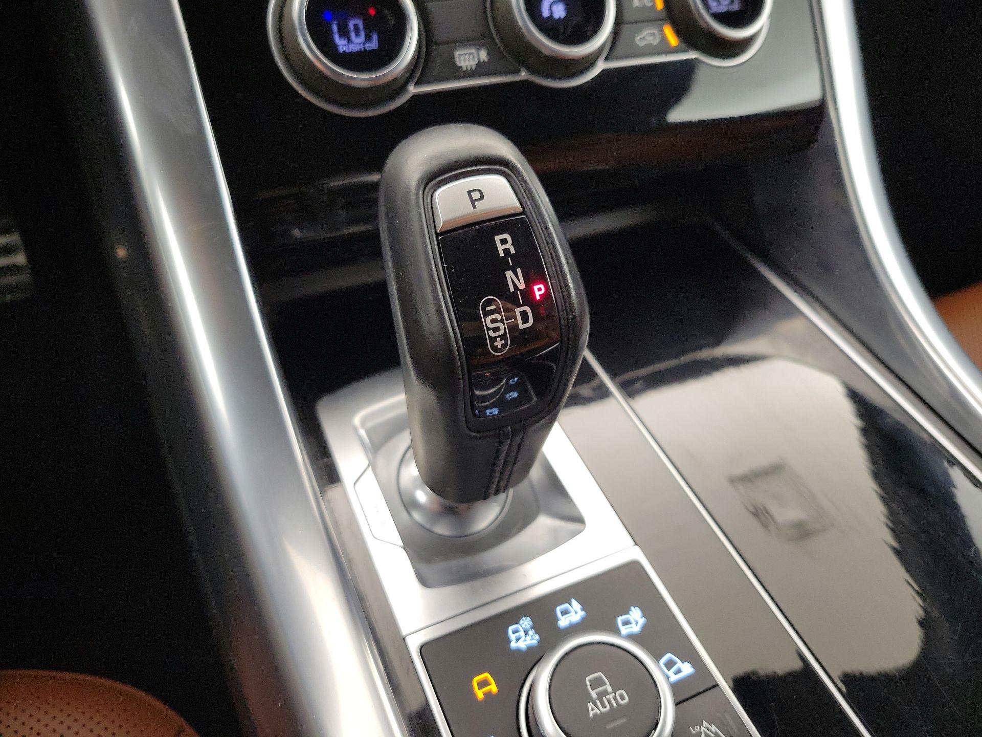 Thumbnail: 2016 Land Rover Range Rover Sport - 16