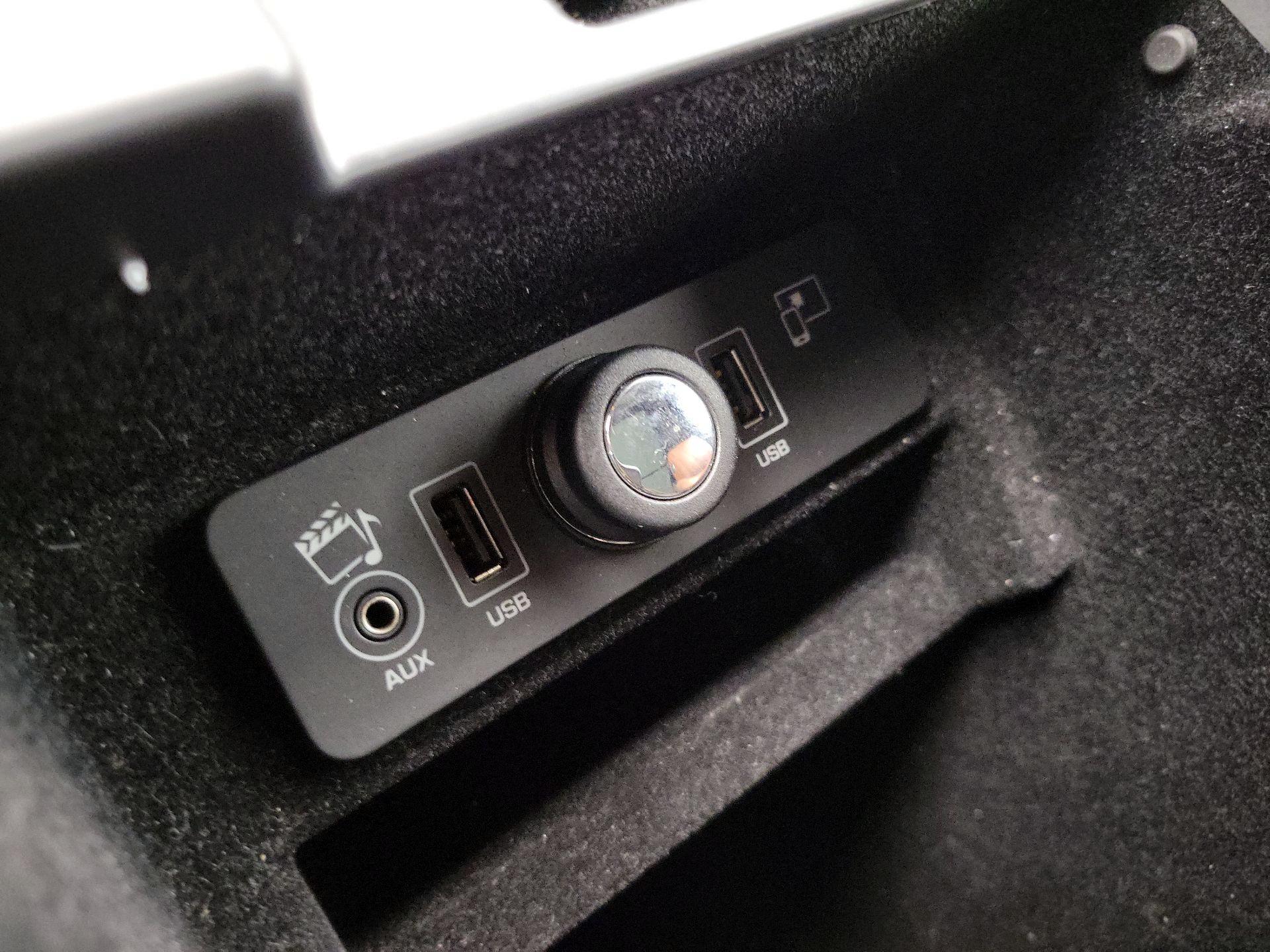 Thumbnail: 2016 Land Rover Range Rover Sport - 17