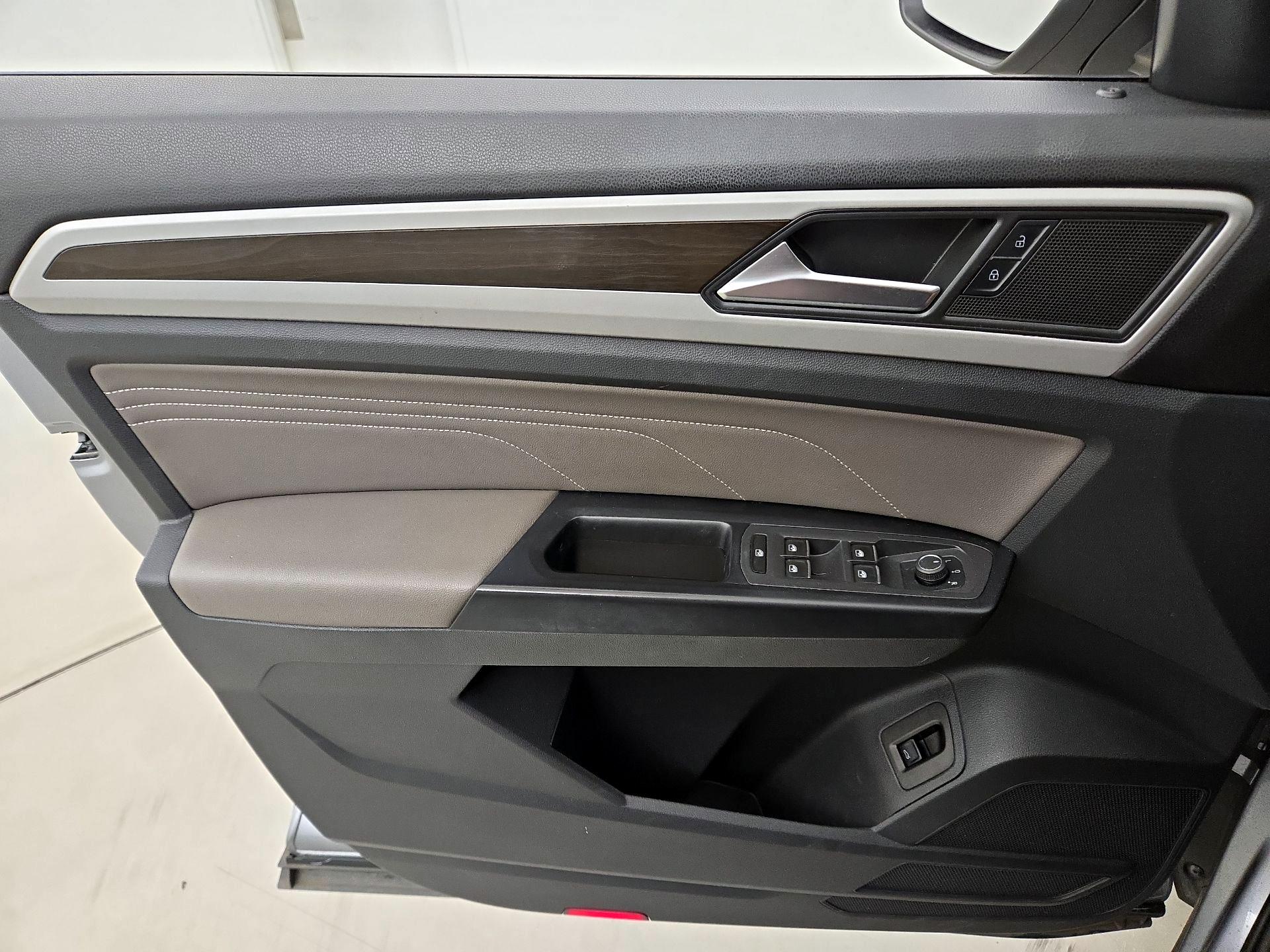 Thumbnail: 2022 Volkswagen Atlas - 12