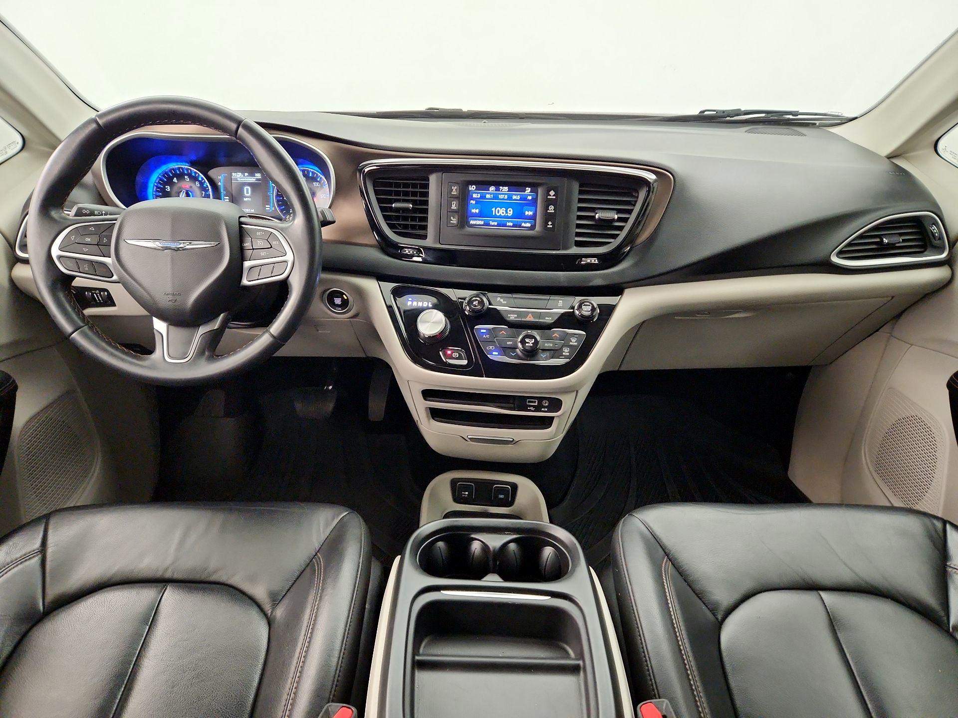 Thumbnail: 2017 Chrysler Pacifica - 9