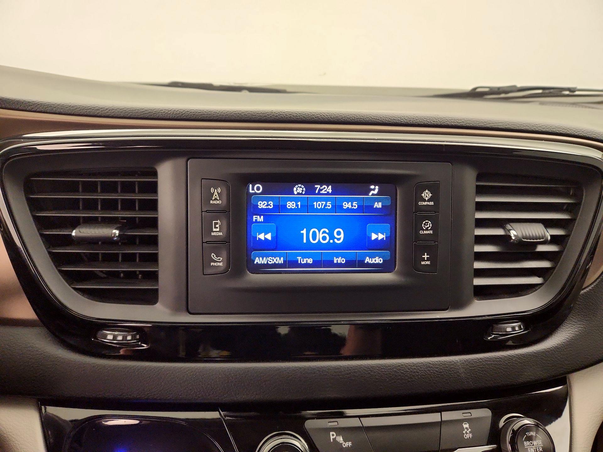 Thumbnail: 2017 Chrysler Pacifica - 15