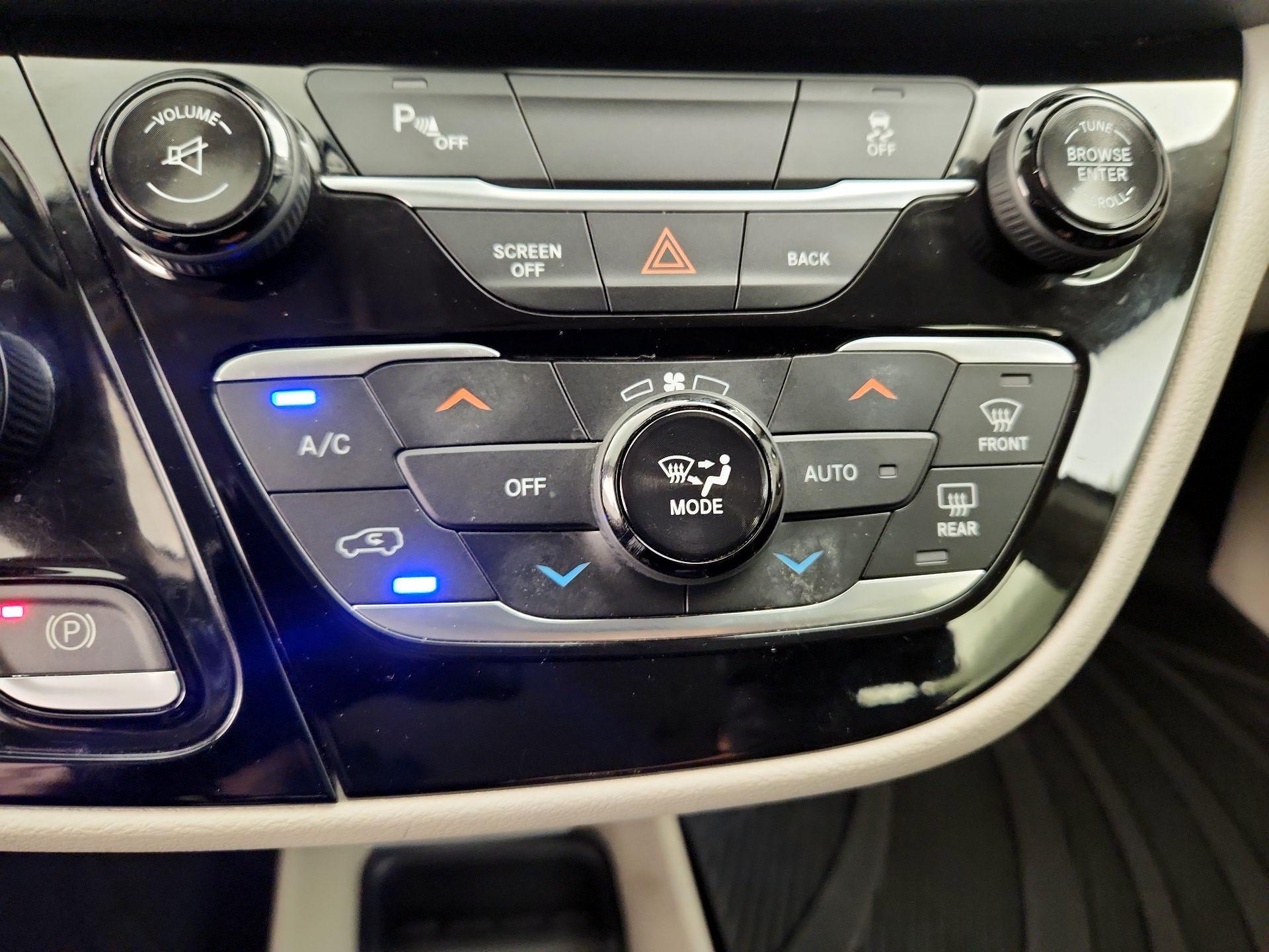 Thumbnail: 2017 Chrysler Pacifica - 16