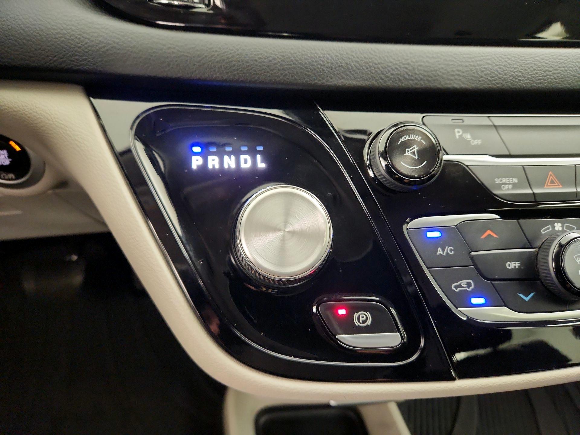 Thumbnail: 2017 Chrysler Pacifica - 17