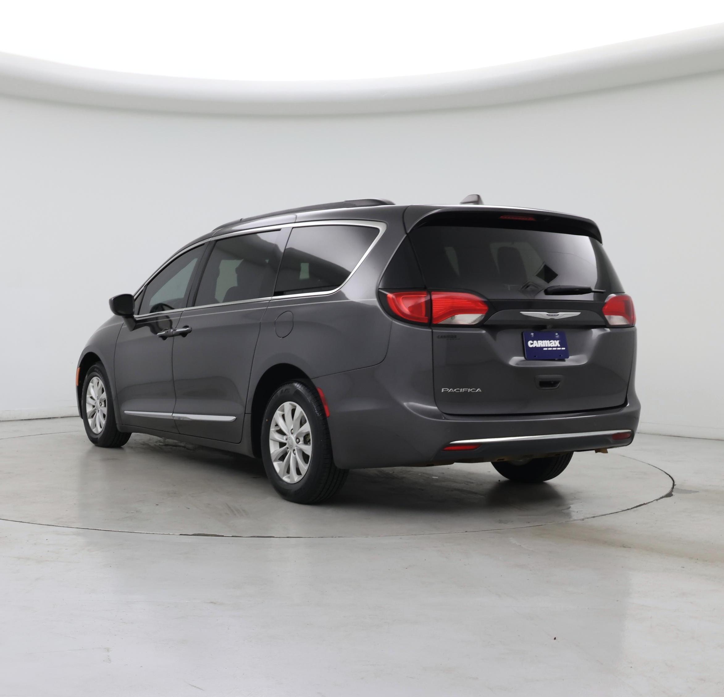 Thumbnail: 2017 Chrysler Pacifica - 2