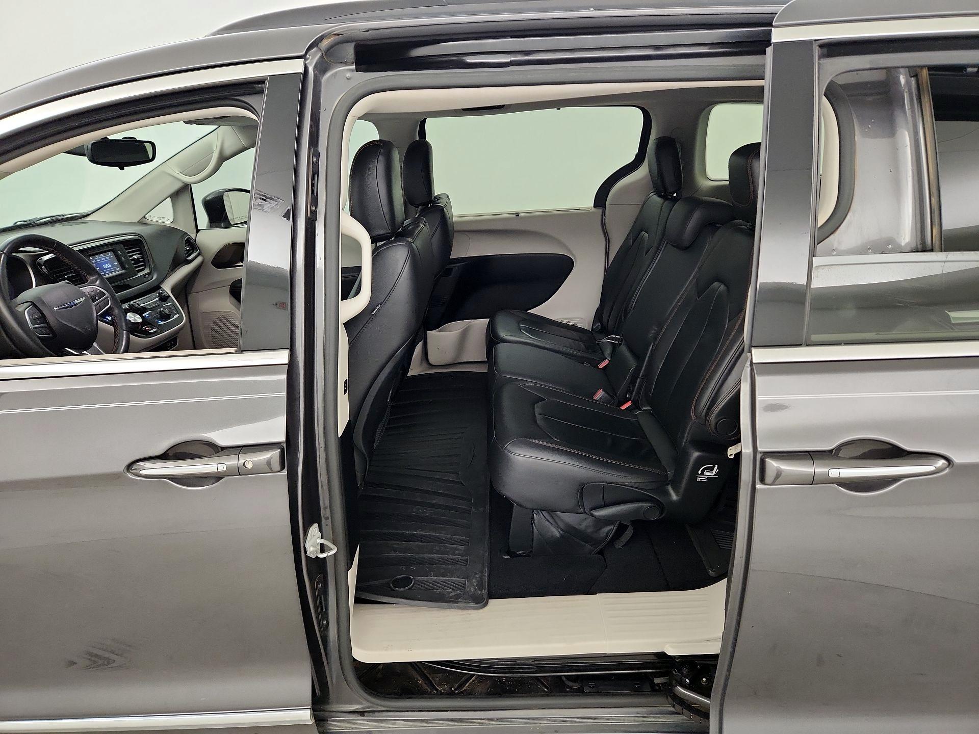 Thumbnail: 2017 Chrysler Pacifica - 19