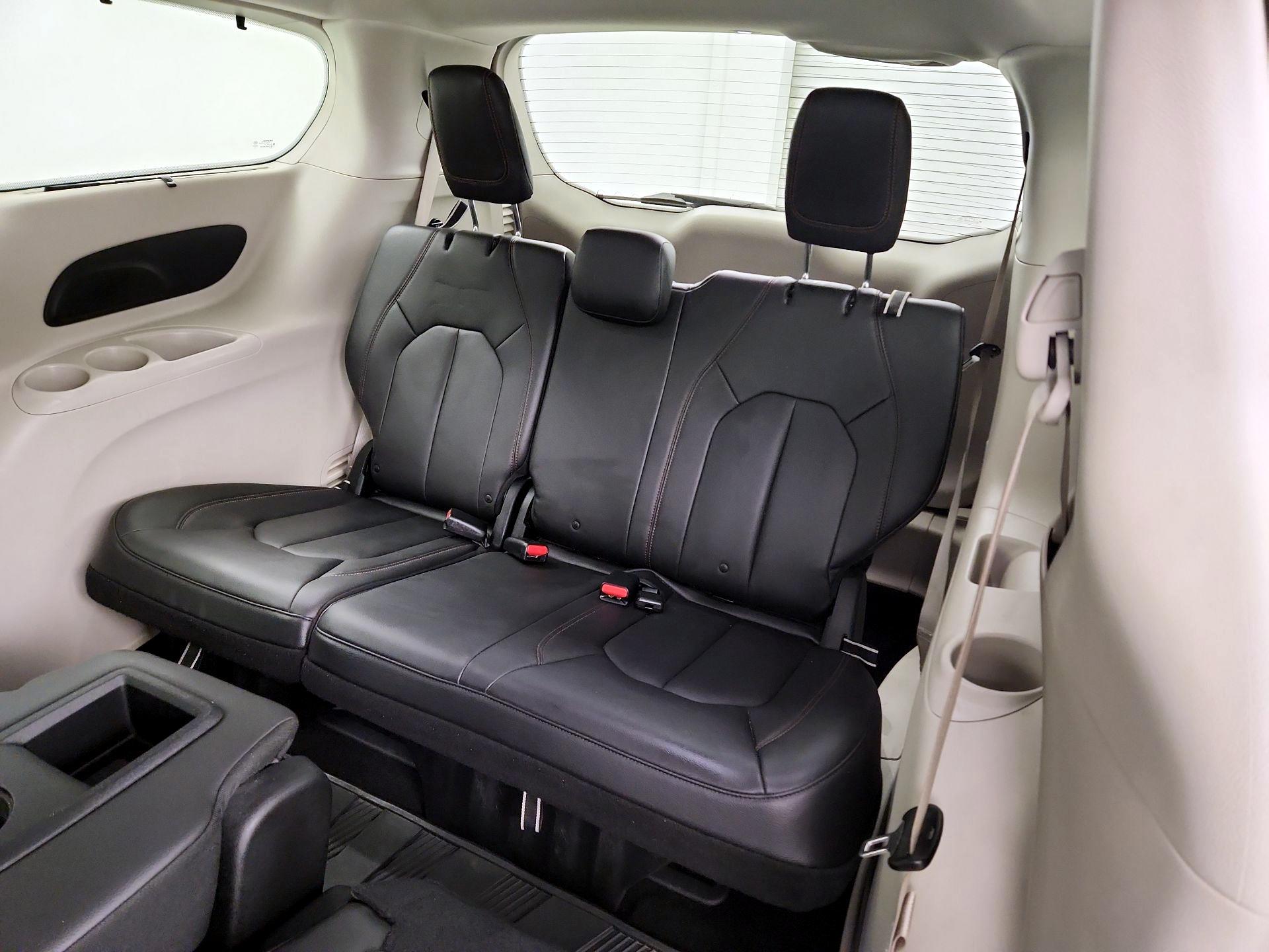 Thumbnail: 2017 Chrysler Pacifica - 20