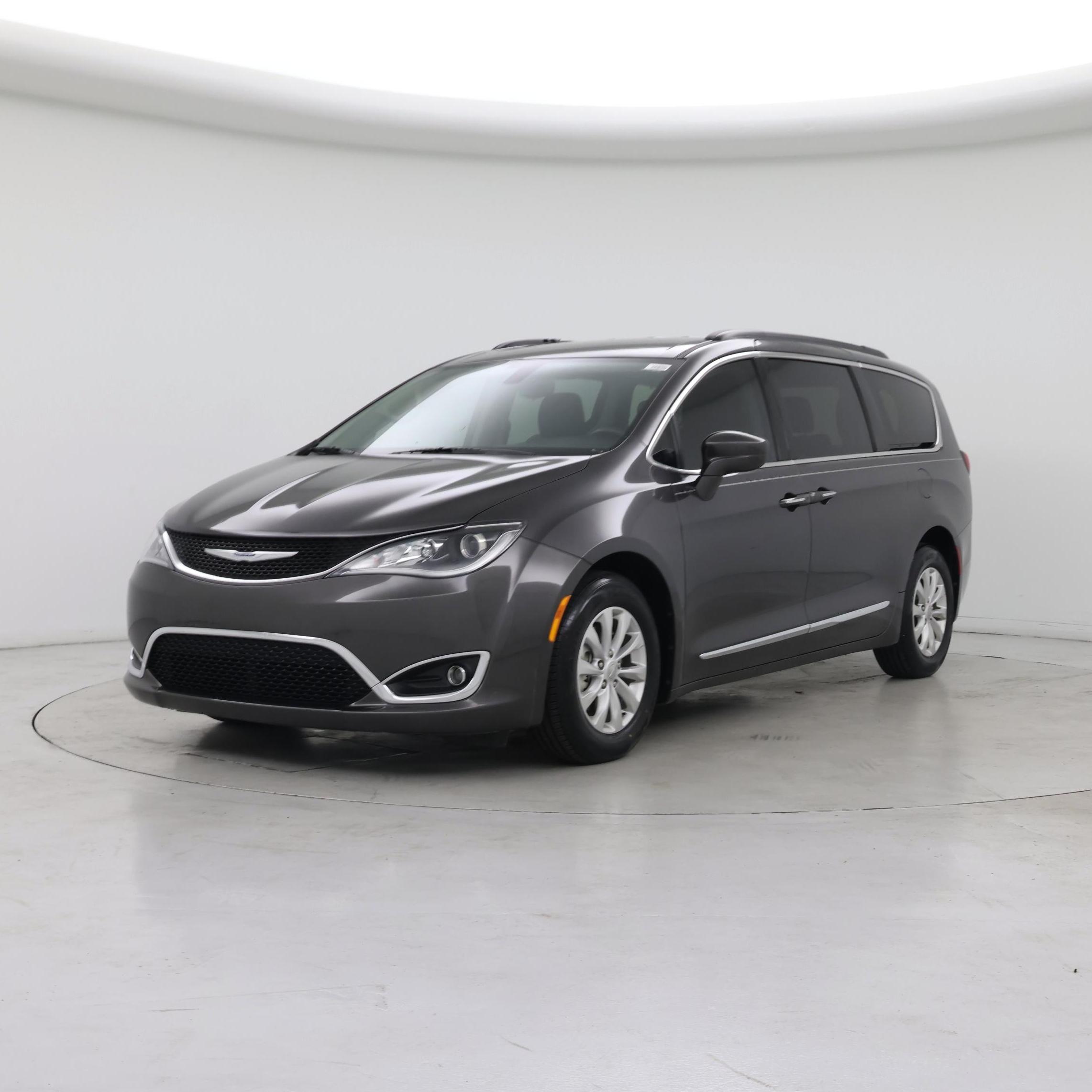 Thumbnail: 2017 Chrysler Pacifica - 4