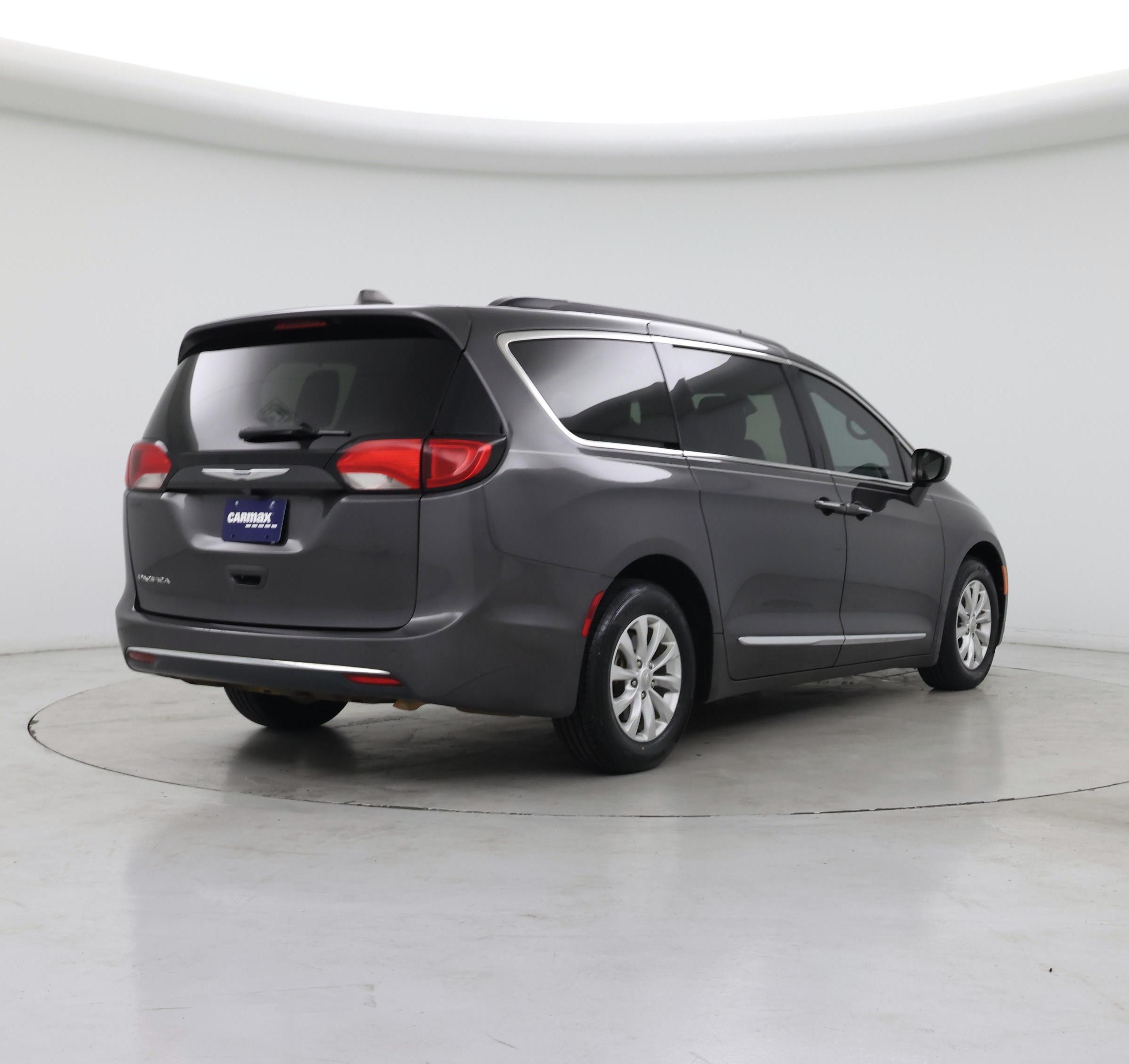 Thumbnail: 2017 Chrysler Pacifica - 8