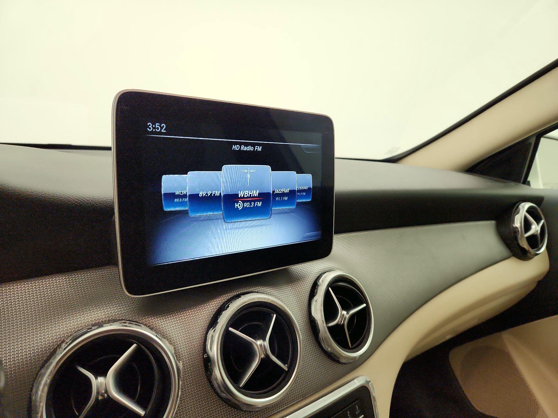 Thumbnail: 2019 Mercedes-Benz GLA - 16