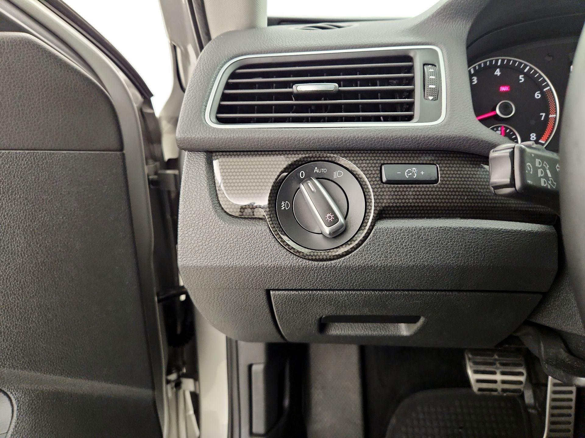 Thumbnail: 2014 Volkswagen Passat - 13
