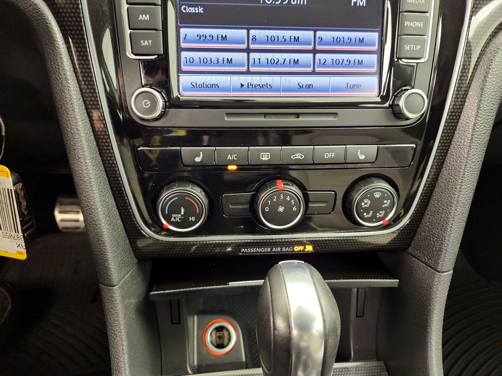 Thumbnail: 2014 Volkswagen Passat - 16