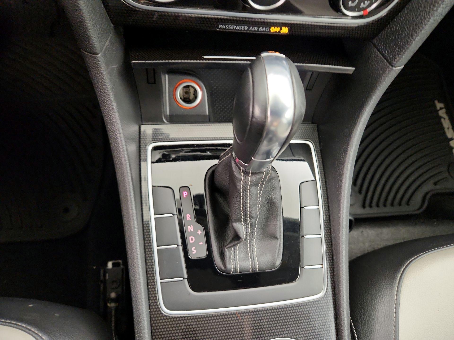 Thumbnail: 2014 Volkswagen Passat - 17