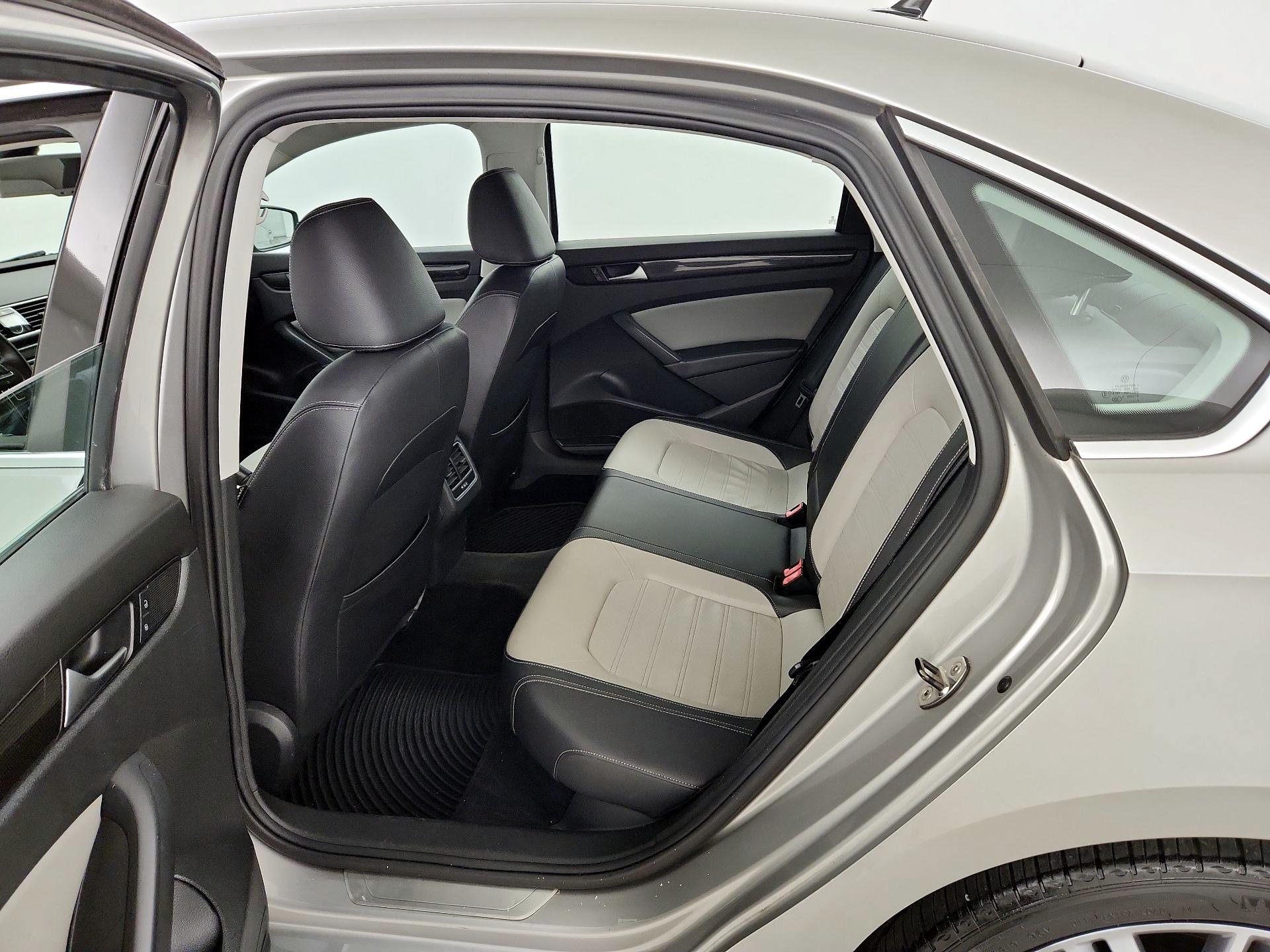 Thumbnail: 2014 Volkswagen Passat - 19