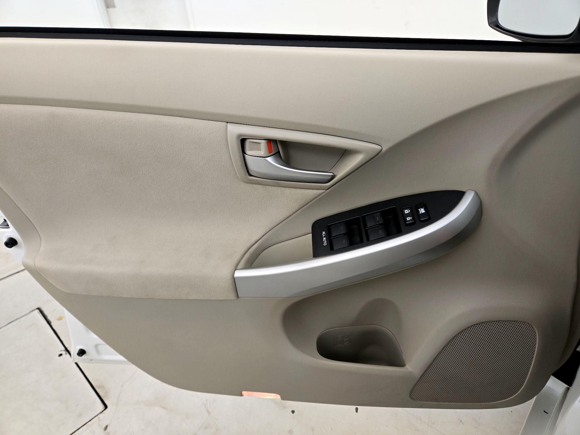 Thumbnail: 2013 Toyota Prius - 12