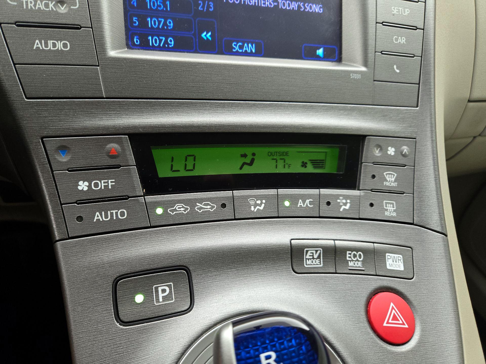 Thumbnail: 2013 Toyota Prius - 16