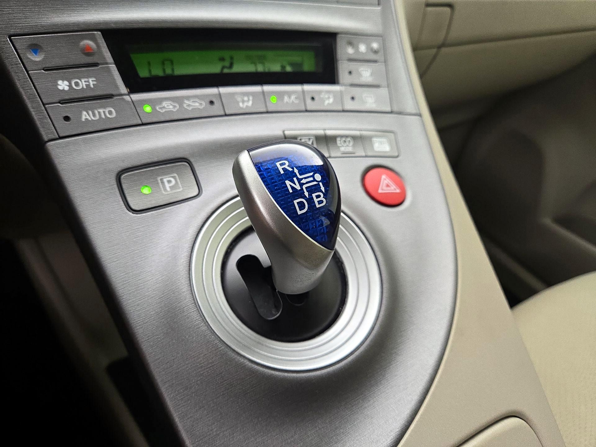 Thumbnail: 2013 Toyota Prius - 17