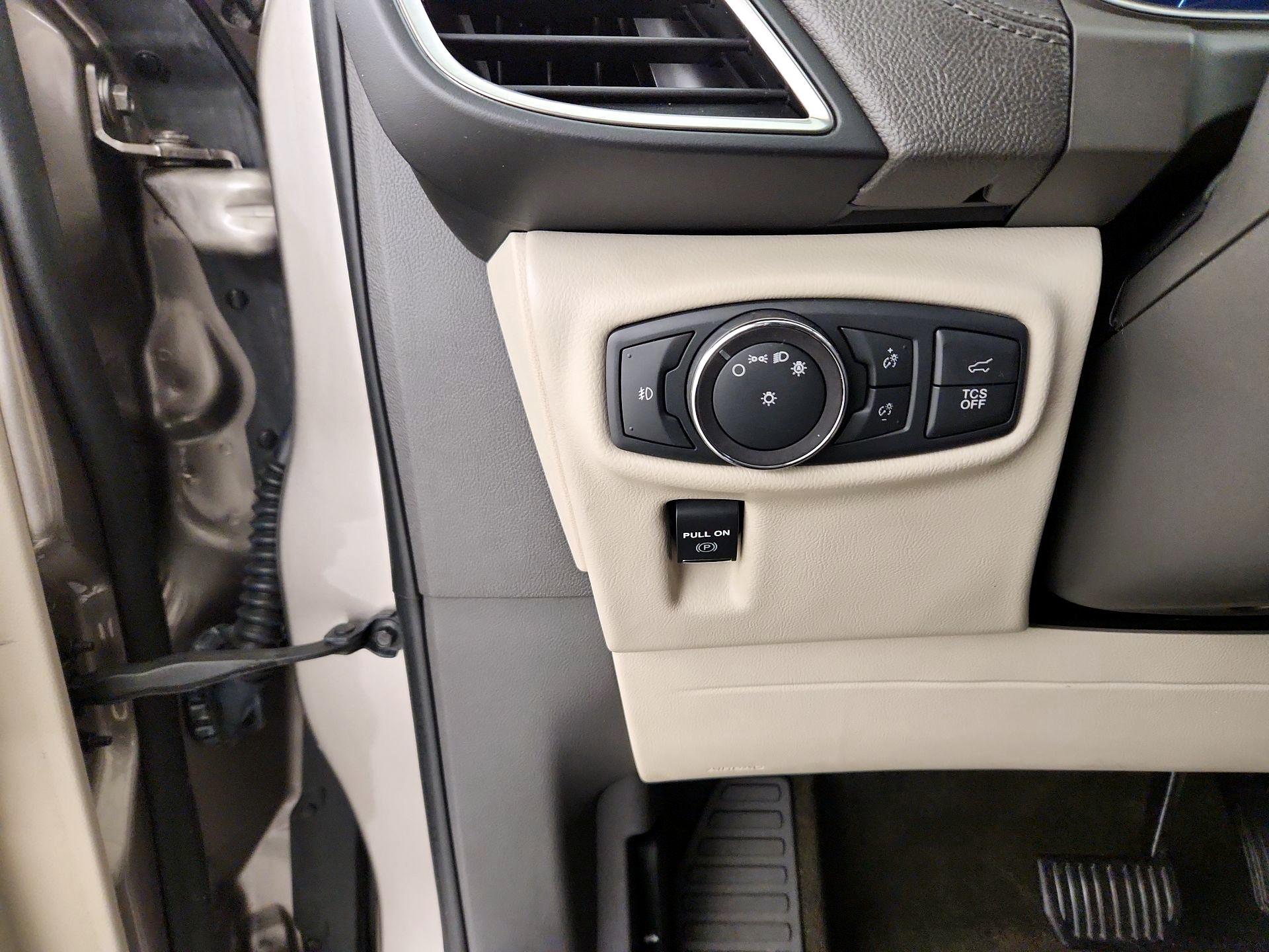 Thumbnail: 2019 Lincoln Nautilus - 13