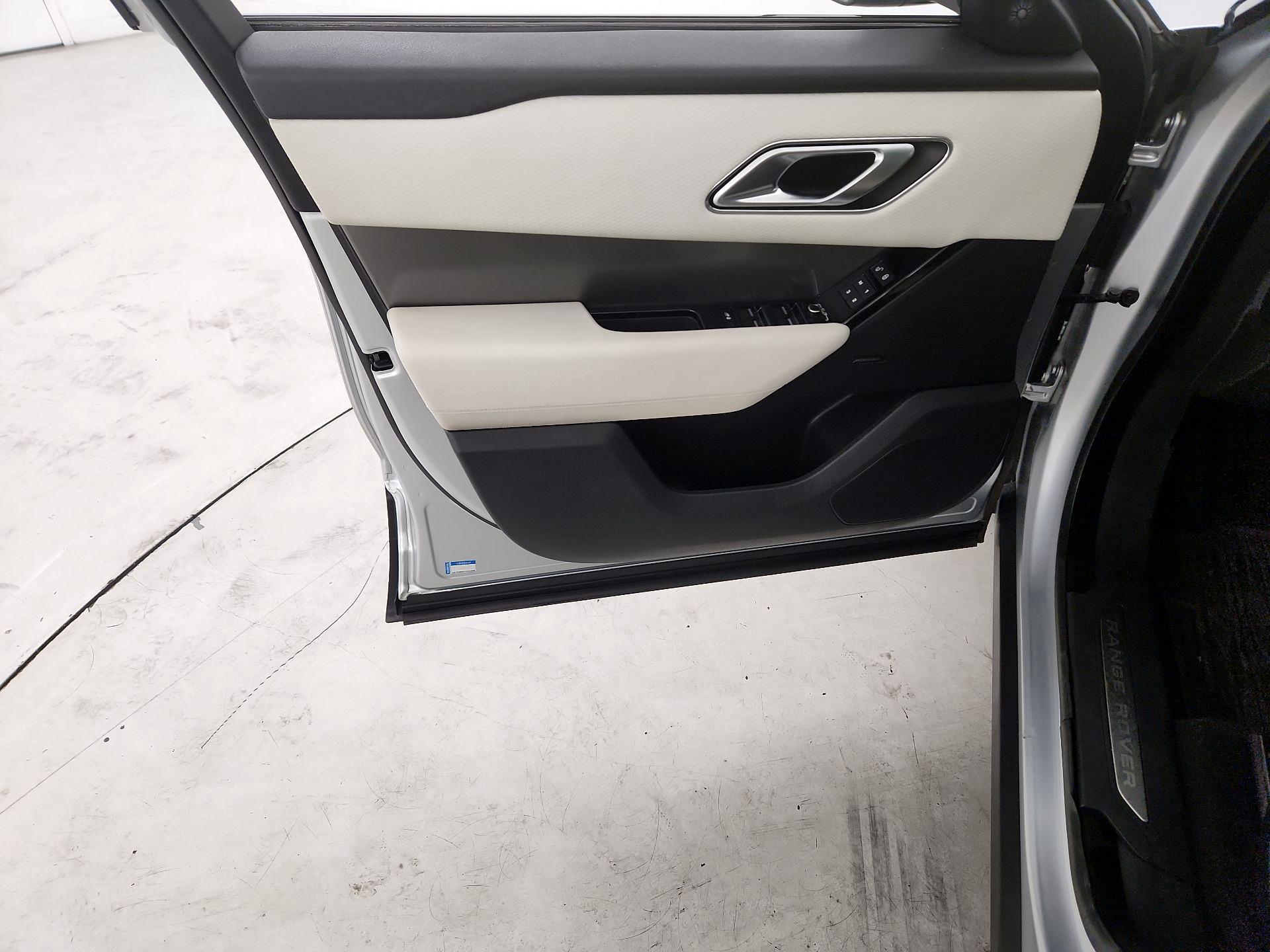 Thumbnail: 2020 Land Rover Range Rover Velar - 12