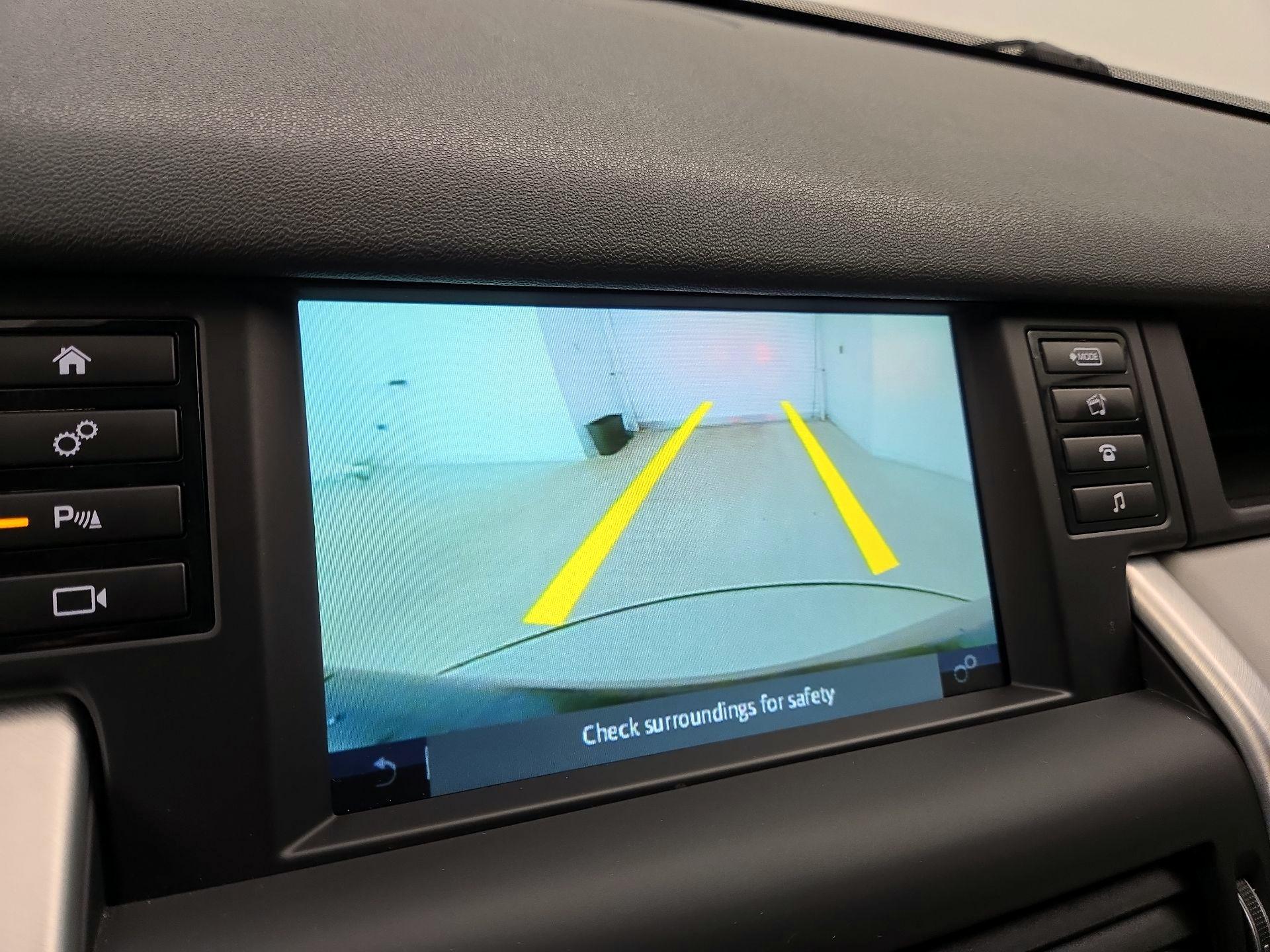 Thumbnail: 2019 Land Rover Discovery Sport - 14