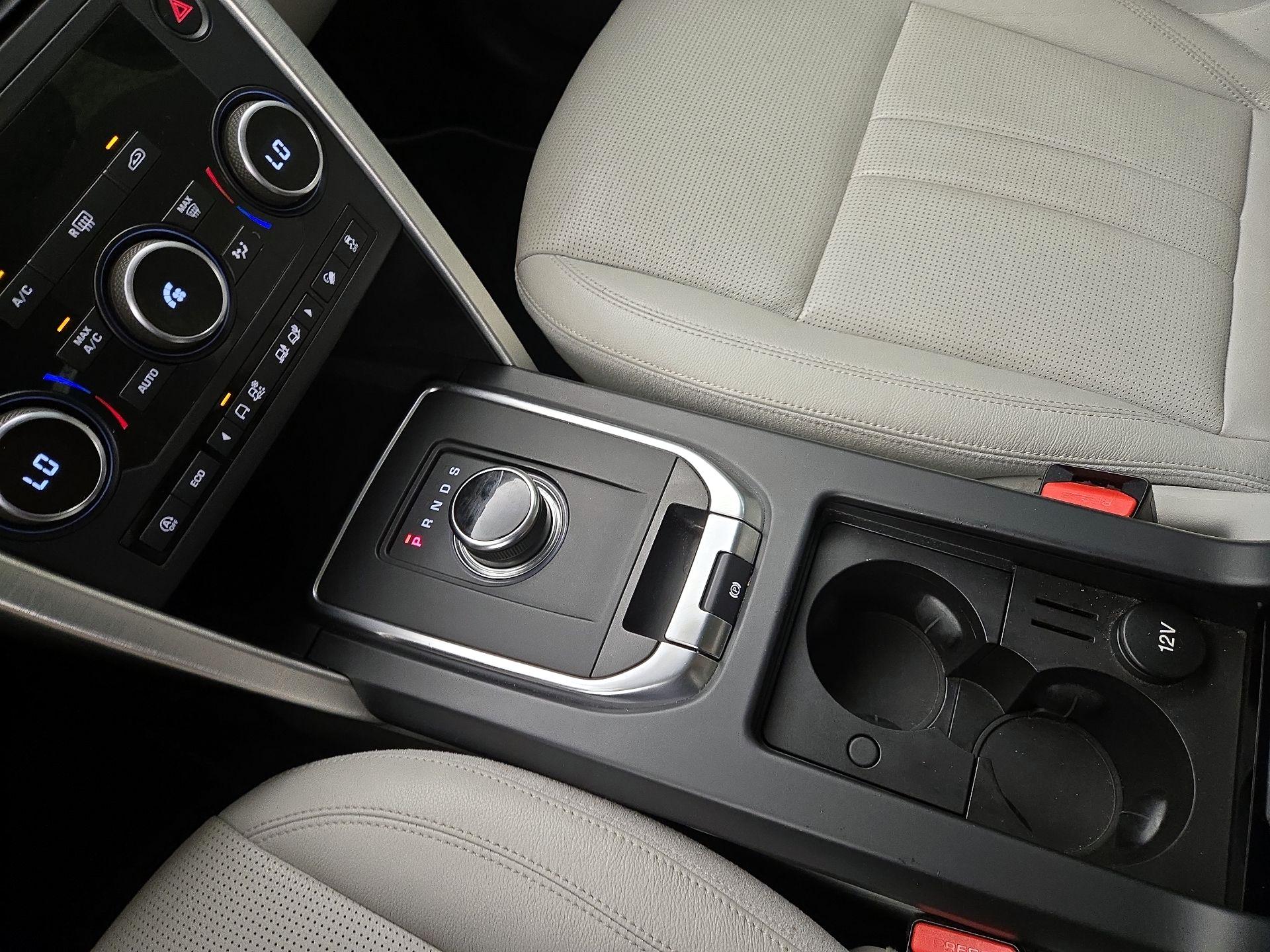 Thumbnail: 2019 Land Rover Discovery Sport - 17
