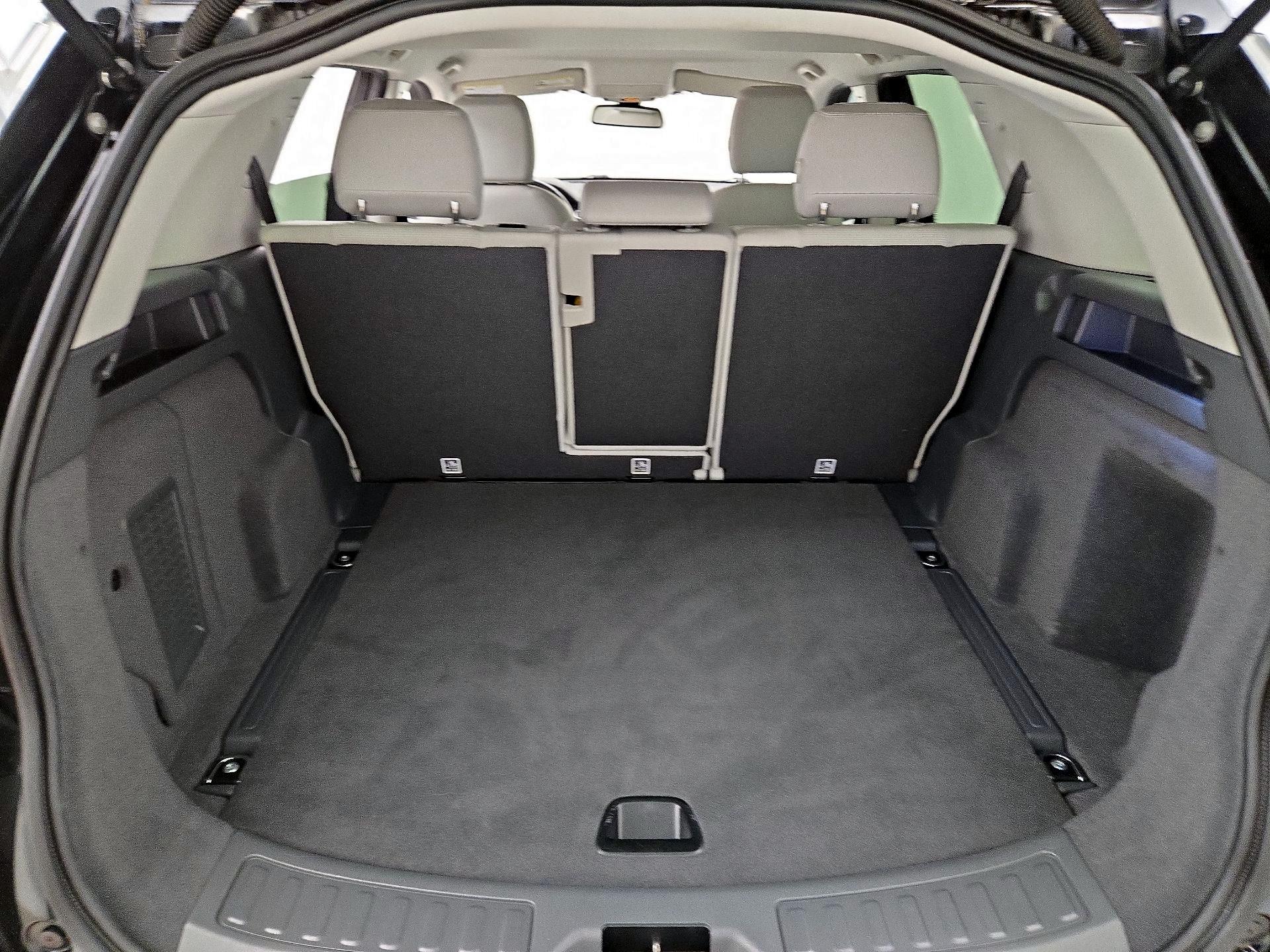 Thumbnail: 2019 Land Rover Discovery Sport - 20