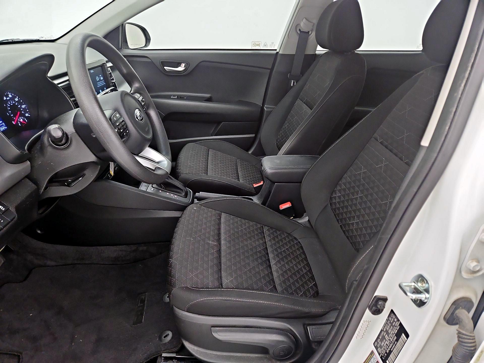 Thumbnail: 2020 Kia Rio - 11
