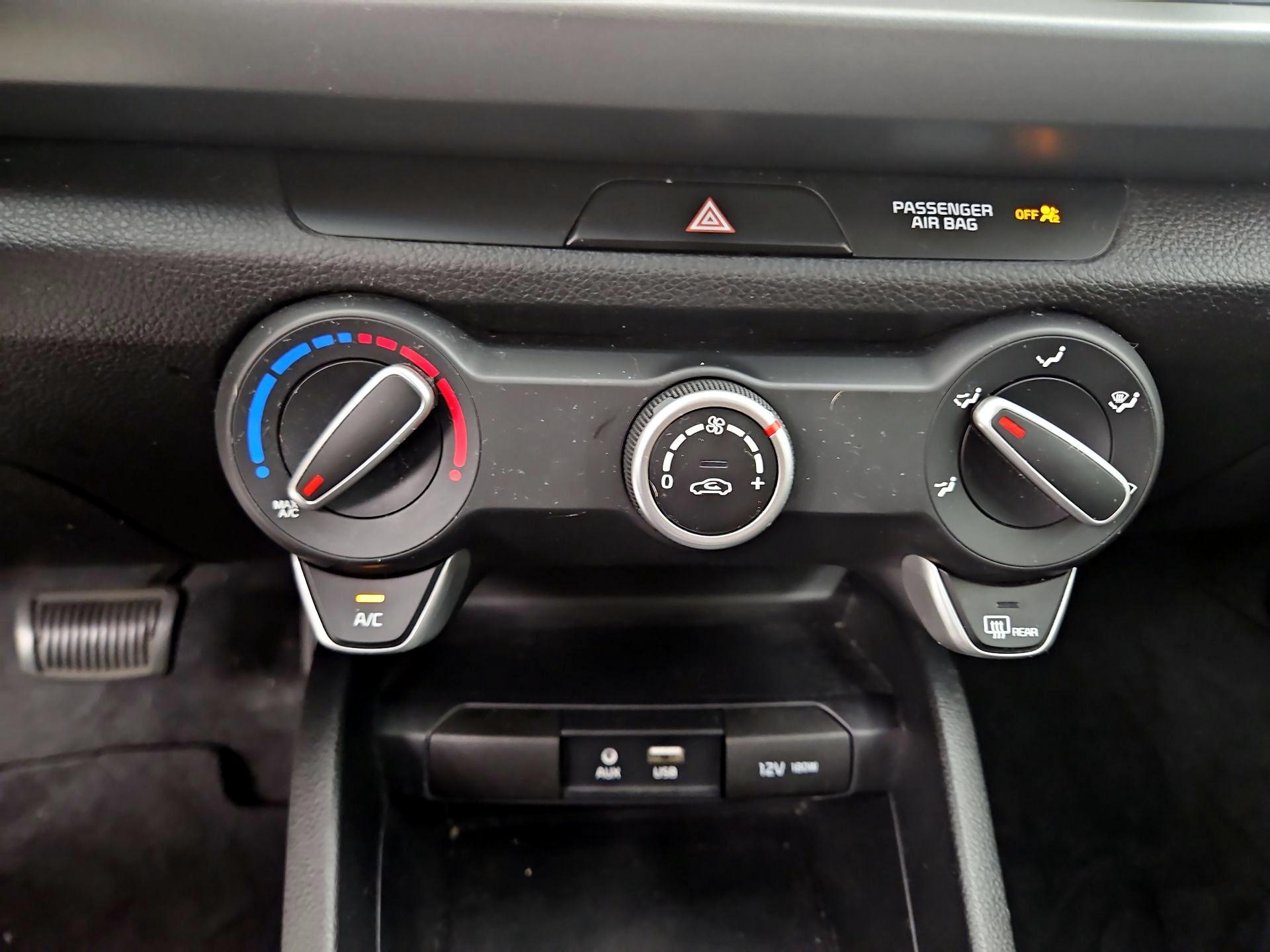 Thumbnail: 2020 Kia Rio - 16