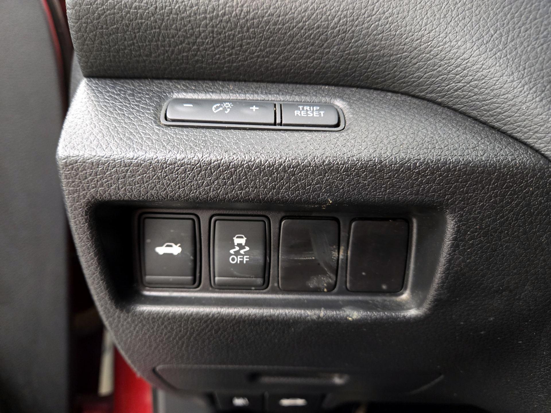 Thumbnail: 2015 Nissan Altima - 13