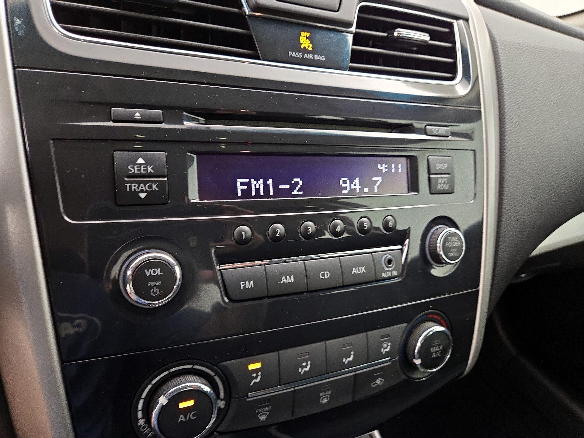 Thumbnail: 2015 Nissan Altima - 14