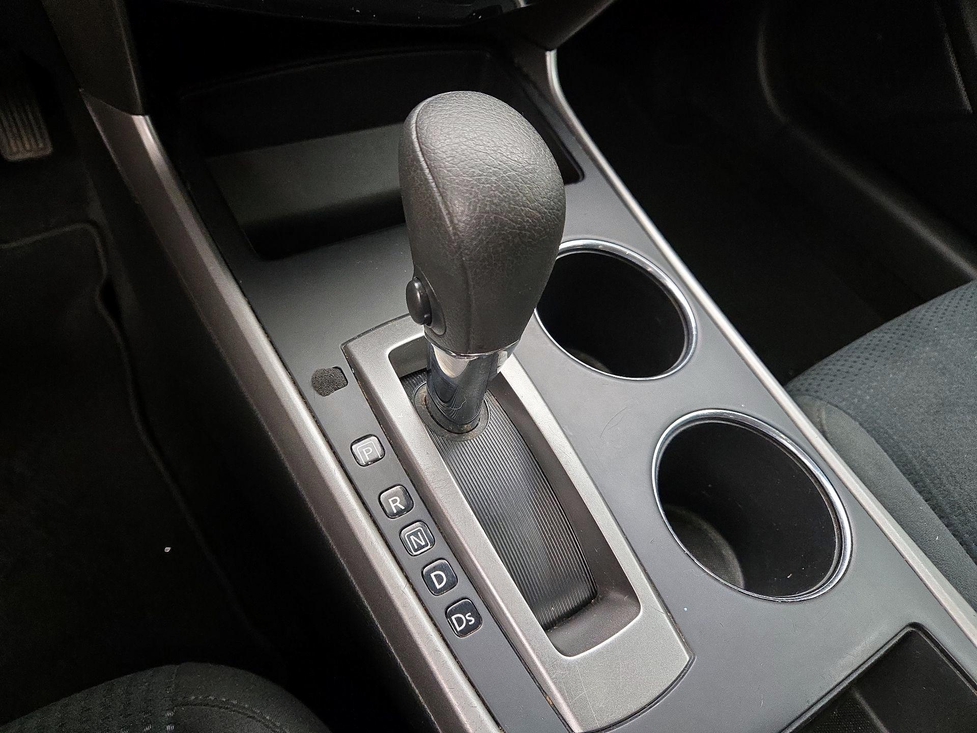 Thumbnail: 2015 Nissan Altima - 16
