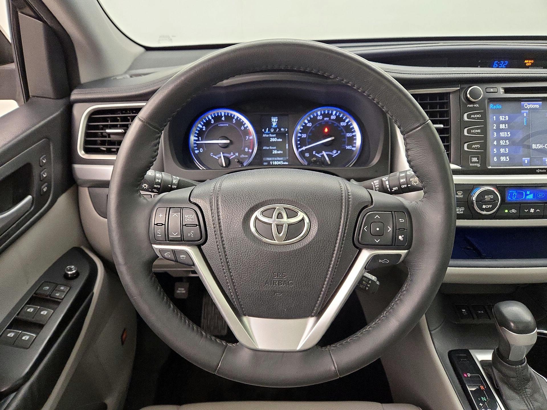 Thumbnail: 2015 Toyota Highlander - 10