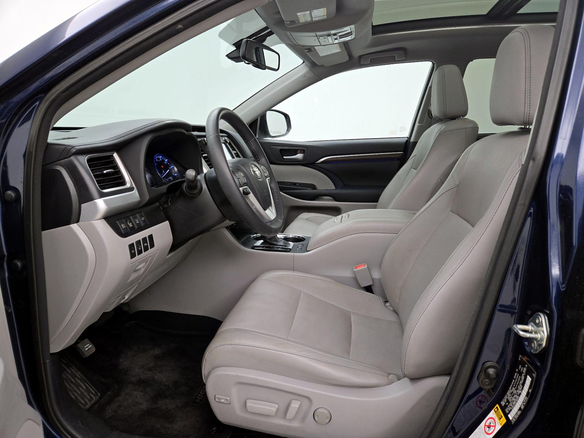 Thumbnail: 2015 Toyota Highlander - 11