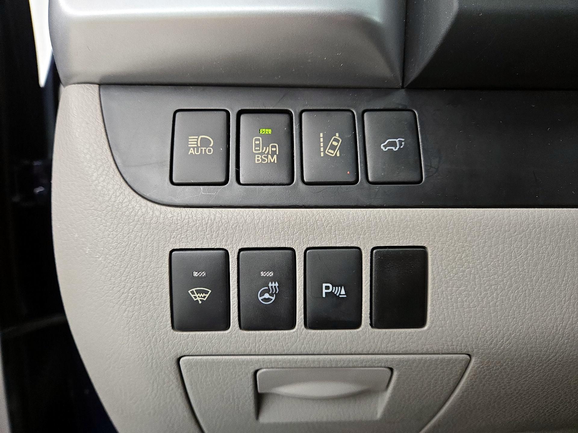 Thumbnail: 2015 Toyota Highlander - 13