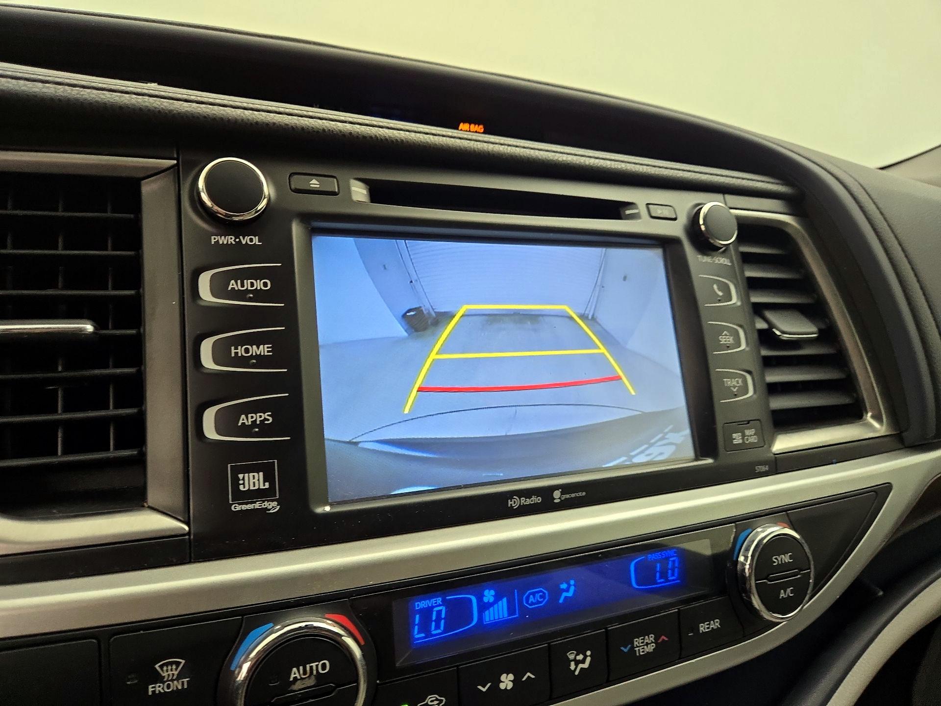 Thumbnail: 2015 Toyota Highlander - 14