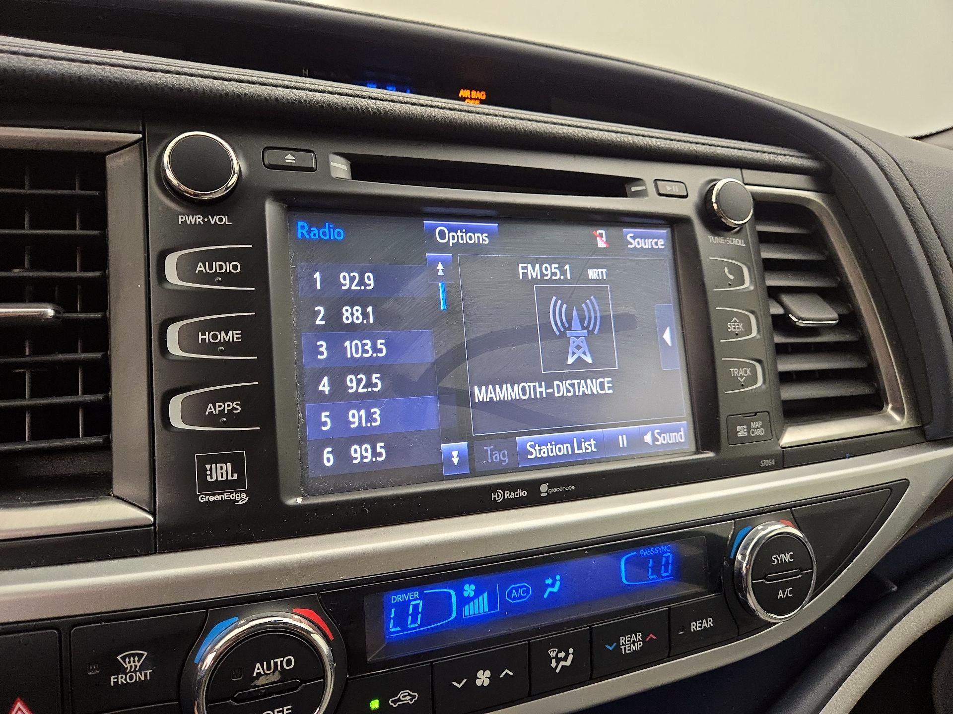 Thumbnail: 2015 Toyota Highlander - 15