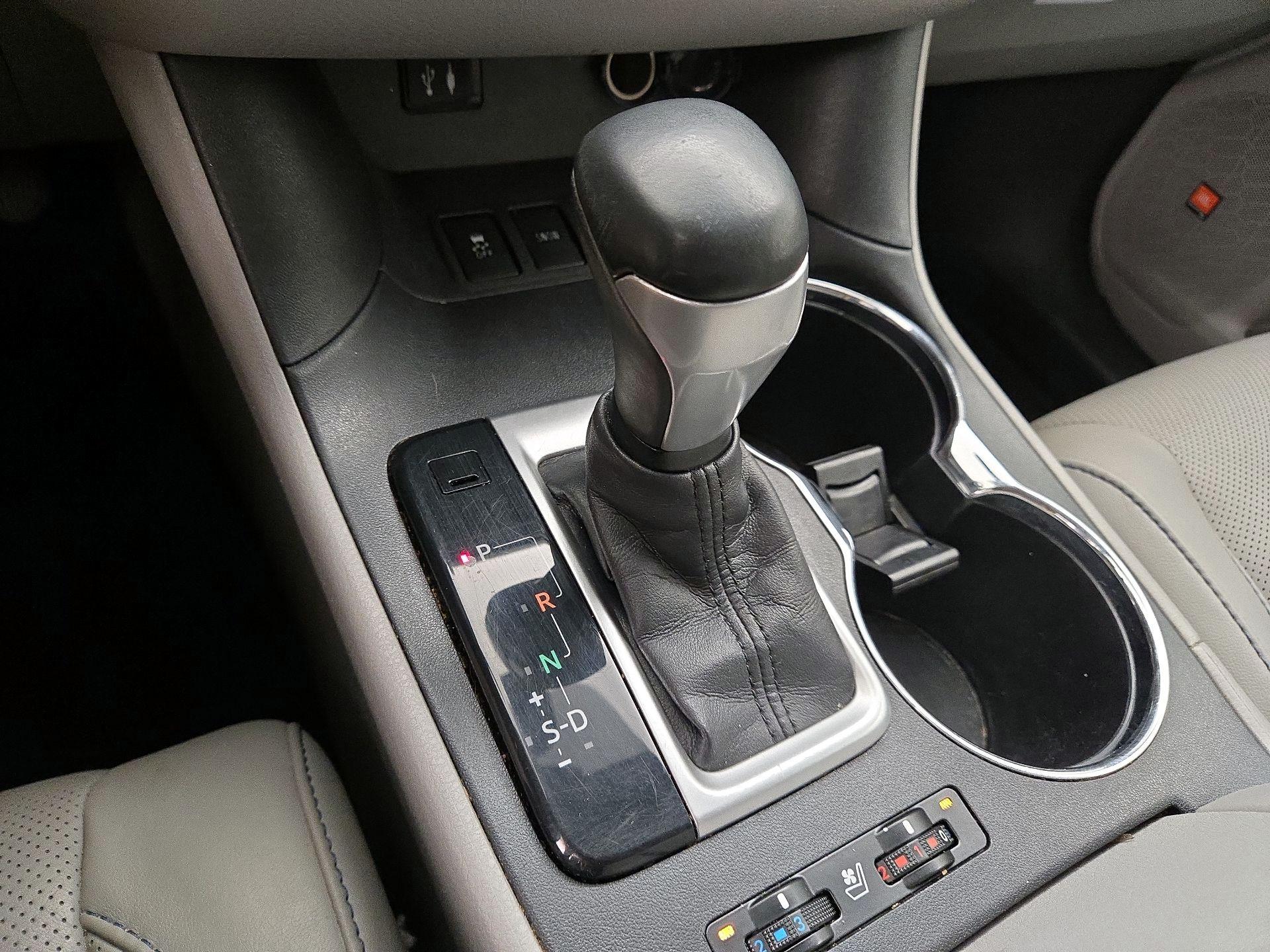 Thumbnail: 2015 Toyota Highlander - 17